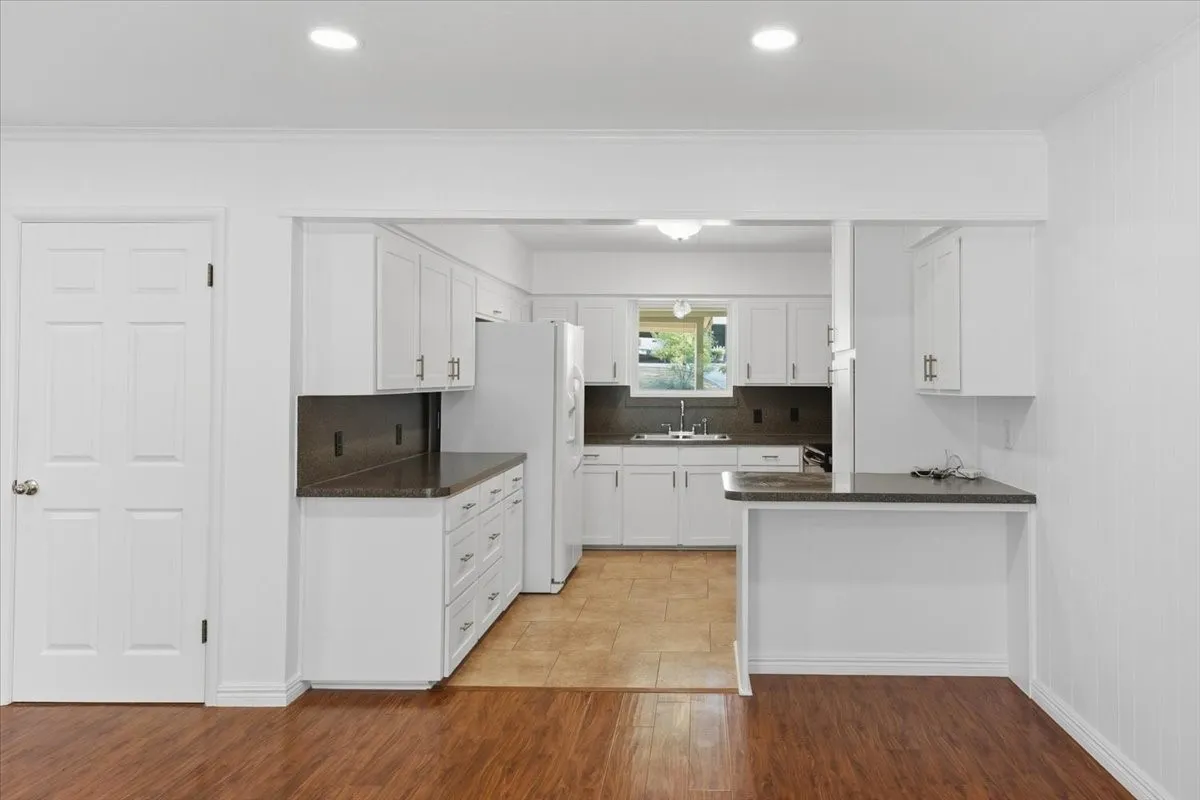 Single Family Residence For Rent in Tarrant County , 5533 Sam Calloway Road, Fort Worth, Texas 76114, 3 Bedroom, 2 Bathroom, 1 Garage spaces, 1,625 Sqft, built in 1960, mls#21382594, Real Estate Agent in Fort Worth, Homes For Rent in Tarrant county, Homes For Rent in Fort Worth, Realtor in Fort Worth Texas, Real Estate Brokerage Independent Realty Texas, Luminita Cordes Realtor