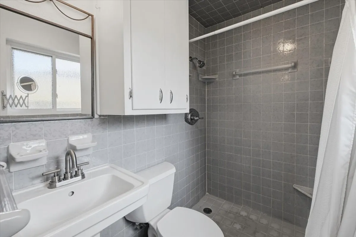 Single Family Residence For Rent in Tarrant County , 5533 Sam Calloway Road, Fort Worth, Texas 76114, 3 Bedroom, 2 Bathroom, 1 Garage spaces, 1,625 Sqft, built in 1960, mls#21382594, Real Estate Agent in Fort Worth, Homes For Rent in Tarrant county, Homes For Rent in Fort Worth, Realtor in Fort Worth Texas, Real Estate Brokerage Independent Realty Texas, Luminita Cordes Realtor