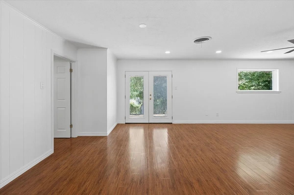 Single Family Residence For Rent in Tarrant County , 5533 Sam Calloway Road, Fort Worth, Texas 76114, 3 Bedroom, 2 Bathroom, 1 Garage spaces, 1,625 Sqft, built in 1960, mls#21382594, Real Estate Agent in Fort Worth, Homes For Rent in Tarrant county, Homes For Rent in Fort Worth, Realtor in Fort Worth Texas, Real Estate Brokerage Independent Realty Texas, Luminita Cordes Realtor