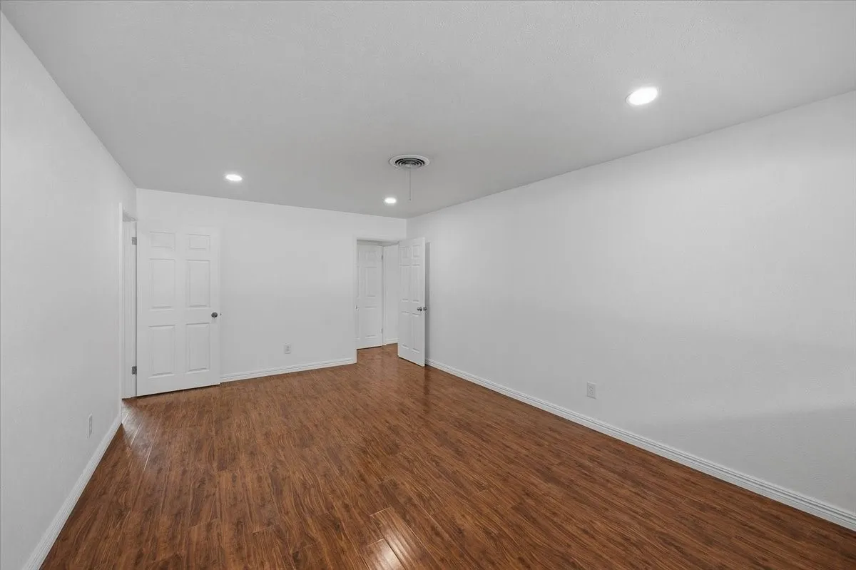 Single Family Residence For Rent in Tarrant County , 5533 Sam Calloway Road, Fort Worth, Texas 76114, 3 Bedroom, 2 Bathroom, 1 Garage spaces, 1,625 Sqft, built in 1960, mls#21382594, Real Estate Agent in Fort Worth, Homes For Rent in Tarrant county, Homes For Rent in Fort Worth, Realtor in Fort Worth Texas, Real Estate Brokerage Independent Realty Texas, Luminita Cordes Realtor
