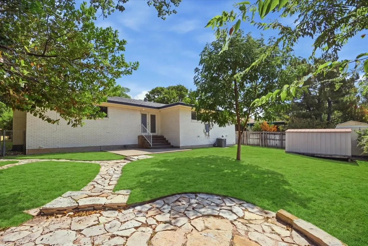 Single Family Residence For Rent in Tarrant County , 5533 Sam Calloway Road, Fort Worth, Texas 76114, 3 Bedroom, 2 Bathroom, 1 Garage spaces, 1,625 Sqft, built in 1960, mls#21382594, Real Estate Agent in Fort Worth, Homes For Rent in Tarrant county, Homes For Rent in Fort Worth, Realtor in Fort Worth Texas, Real Estate Brokerage Independent Realty Texas, Luminita Cordes Realtor