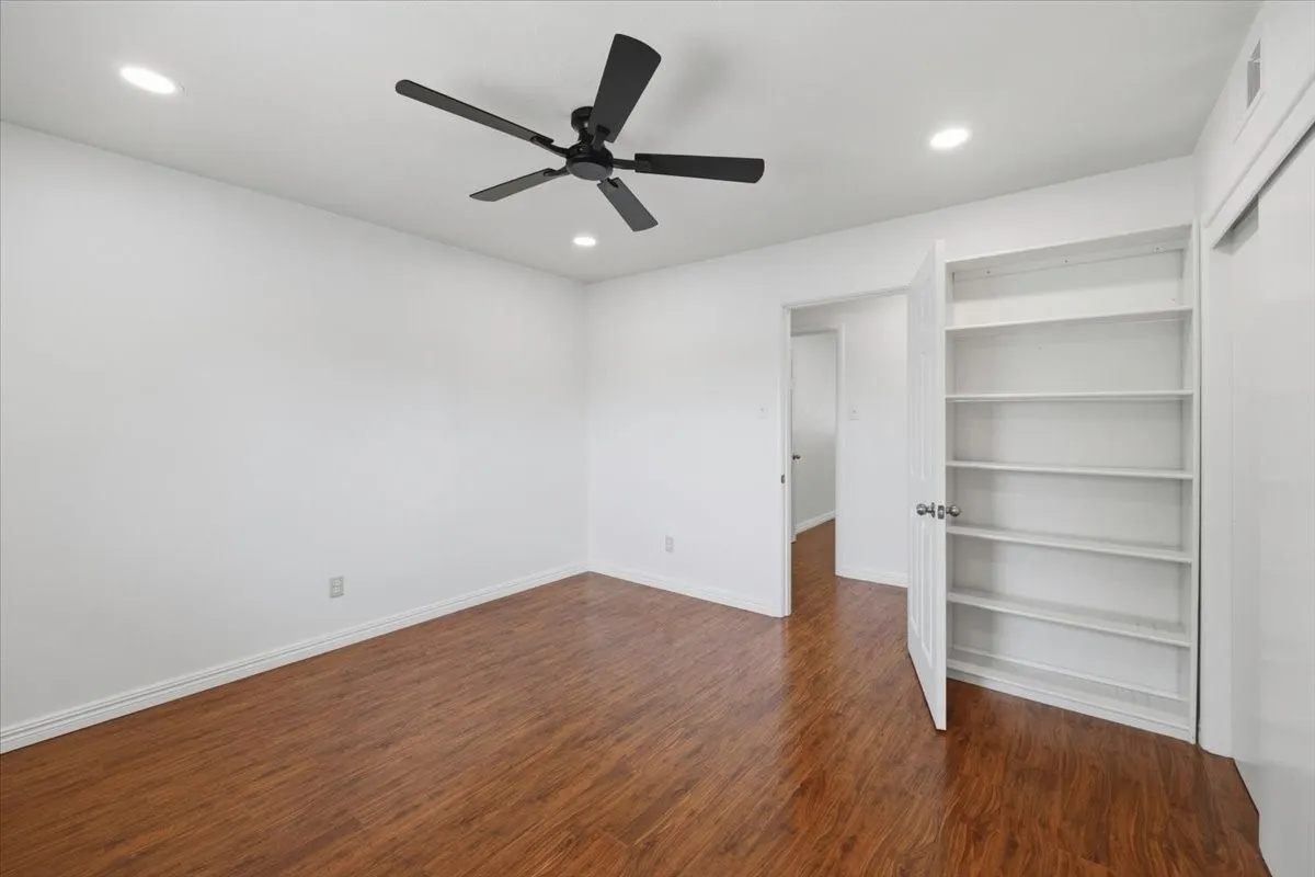 Single Family Residence For Rent in Tarrant County , 5533 Sam Calloway Road, Fort Worth, Texas 76114, 3 Bedroom, 2 Bathroom, 1 Garage spaces, 1,625 Sqft, built in 1960, mls#21382594, Real Estate Agent in Fort Worth, Homes For Rent in Tarrant county, Homes For Rent in Fort Worth, Realtor in Fort Worth Texas, Real Estate Brokerage Independent Realty Texas, Luminita Cordes Realtor