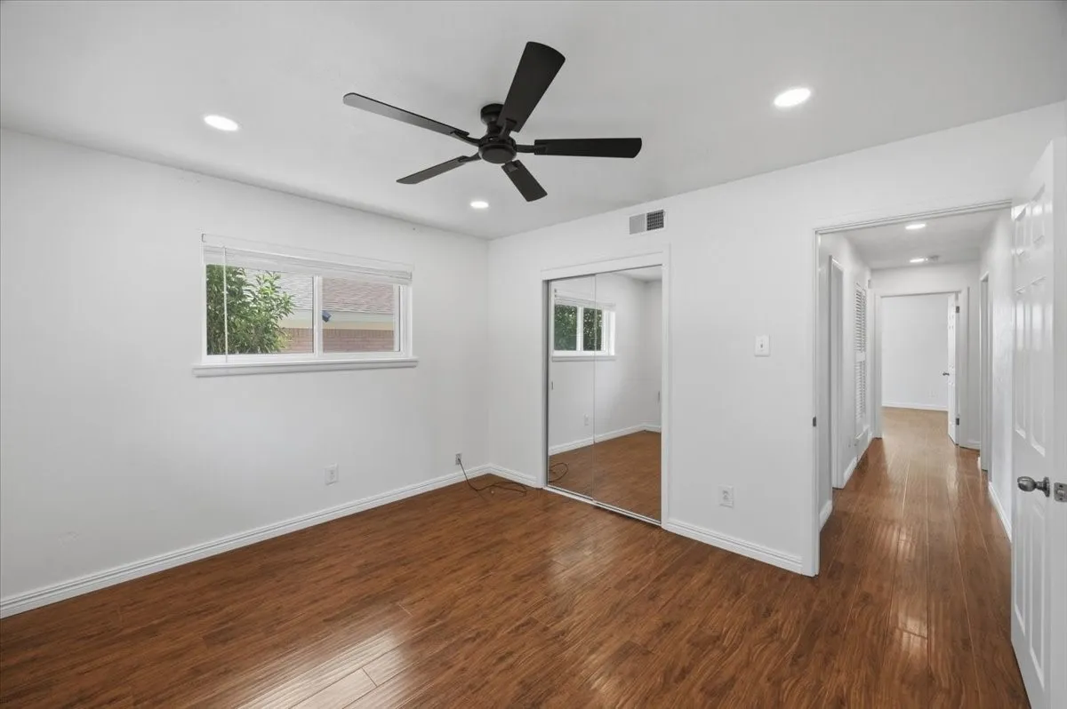 Single Family Residence For Rent in Tarrant County , 5533 Sam Calloway Road, Fort Worth, Texas 76114, 3 Bedroom, 2 Bathroom, 1 Garage spaces, 1,625 Sqft, built in 1960, mls#21382594, Real Estate Agent in Fort Worth, Homes For Rent in Tarrant county, Homes For Rent in Fort Worth, Realtor in Fort Worth Texas, Real Estate Brokerage Independent Realty Texas, Luminita Cordes Realtor