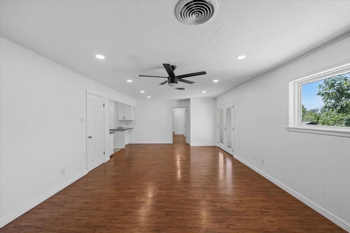 Single Family Residence For Rent in Tarrant County , 5533 Sam Calloway Road, Fort Worth, Texas 76114, 3 Bedroom, 2 Bathroom, 1 Garage spaces, 1,625 Sqft, built in 1960, mls#21382594, Real Estate Agent in Fort Worth, Homes For Rent in Tarrant county, Homes For Rent in Fort Worth, Realtor in Fort Worth Texas, Real Estate Brokerage Independent Realty Texas, Luminita Cordes Realtor