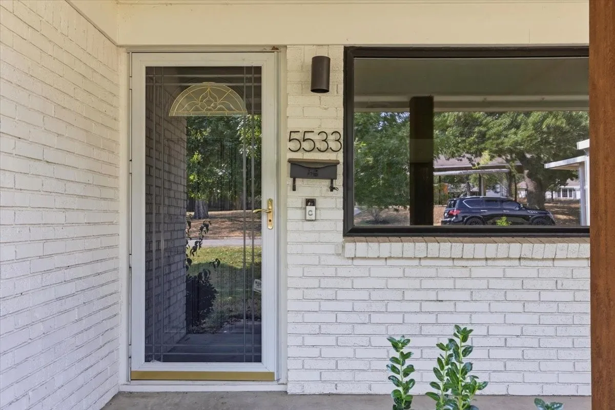 Single Family Residence For Rent in Tarrant County , 5533 Sam Calloway Road, Fort Worth, Texas 76114, 3 Bedroom, 2 Bathroom, 1 Garage spaces, 1,625 Sqft, built in 1960, mls#21382594, Real Estate Agent in Fort Worth, Homes For Rent in Tarrant county, Homes For Rent in Fort Worth, Realtor in Fort Worth Texas, Real Estate Brokerage Independent Realty Texas, Luminita Cordes Realtor