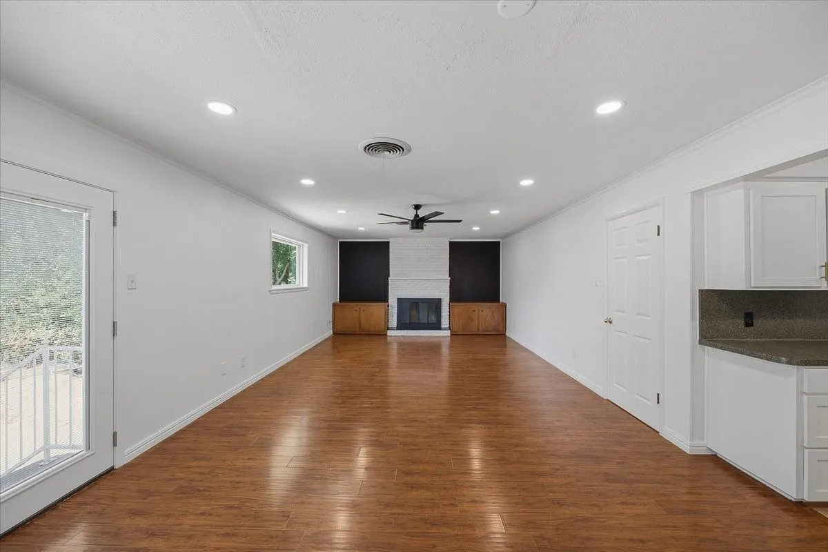 Single Family Residence For Rent in Tarrant County , 5533 Sam Calloway Road, Fort Worth, Texas 76114, 3 Bedroom, 2 Bathroom, 1 Garage spaces, 1,625 Sqft, built in 1960, mls#21382594, Real Estate Agent in Fort Worth, Homes For Rent in Tarrant county, Homes For Rent in Fort Worth, Realtor in Fort Worth Texas, Real Estate Brokerage Independent Realty Texas, Luminita Cordes Realtor