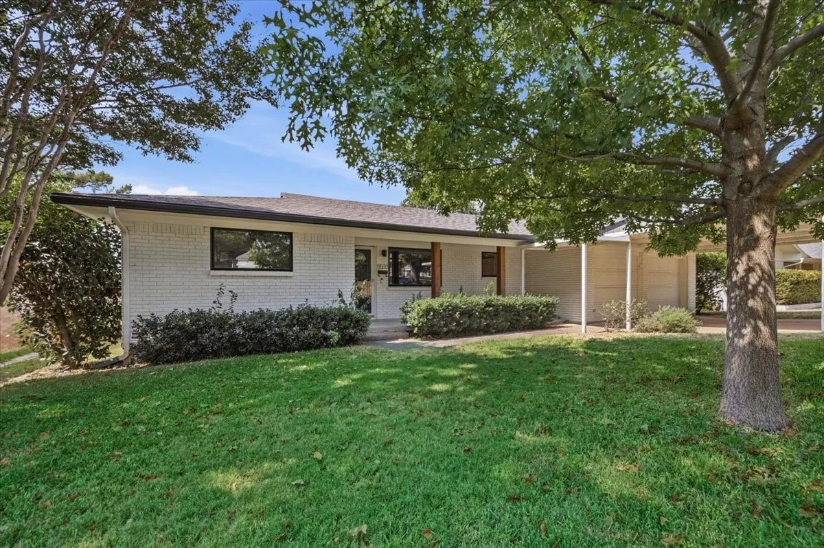 Single Family Residence For Rent in Tarrant County , 5533 Sam Calloway Road, Fort Worth, Texas 76114, 3 Bedroom, 2 Bathroom, 1 Garage spaces, 1,625 Sqft, built in 1960, mls#21382594, Real Estate Agent in Fort Worth, Homes For Rent in Tarrant county, Homes For Rent in Fort Worth, Realtor in Fort Worth Texas, Real Estate Brokerage Independent Realty Texas, Luminita Cordes Realtor