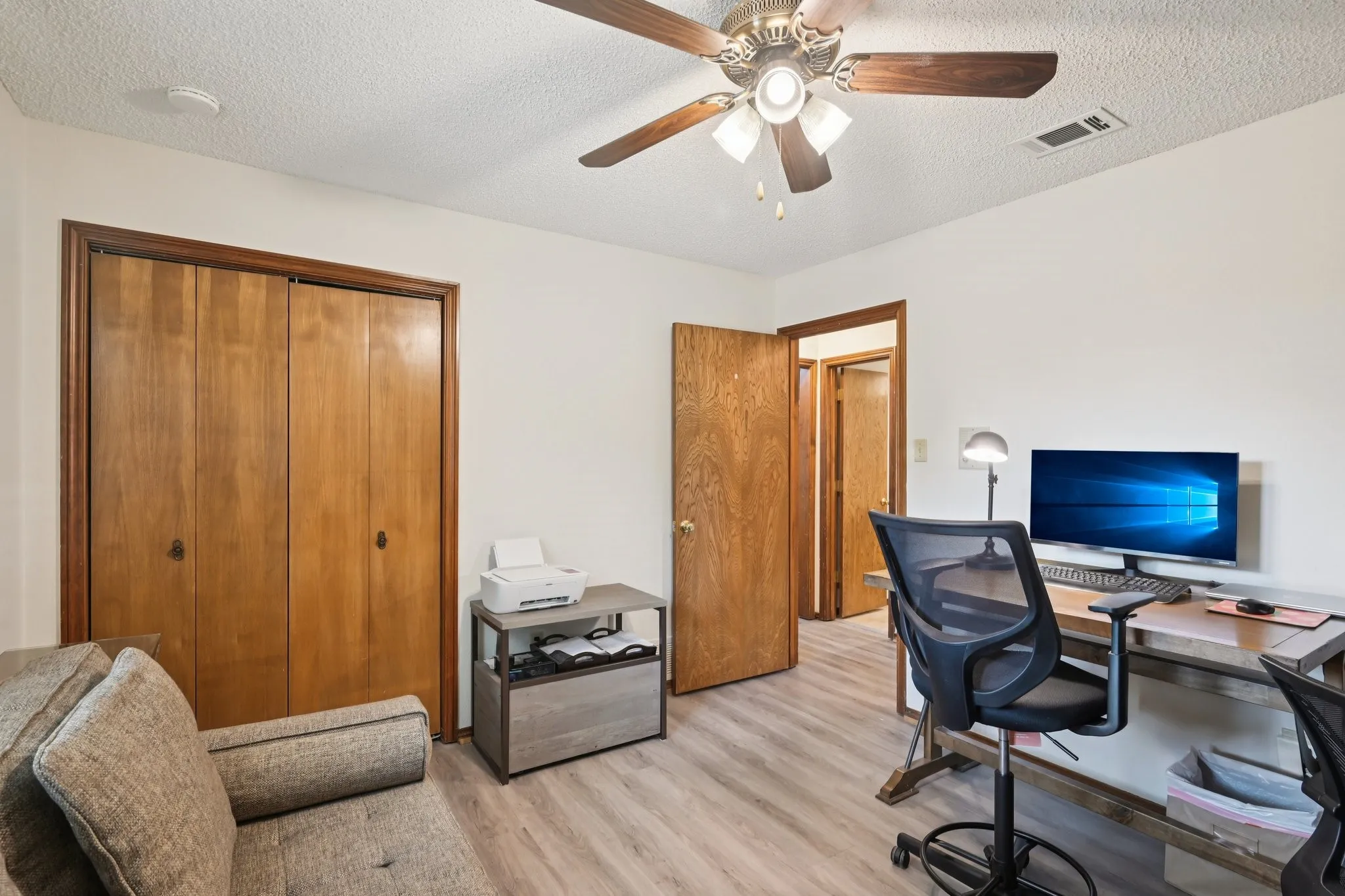 Single Family Residence For Sale in Tarrant County , 7002 Lake Louise Drive, Arlington, Texas 76016, 4 Bedroom, 3 Bathroom, 2 Garage spaces, 2,782 Sqft, built in 1982, mls#21383167, Real Estate Agent in Arlington, Homes For Sale in Tarrant county, Homes For Sale in Arlington, Realtor in Arlington Texas, Real Estate Brokerage Independent Realty Texas, Luminita Cordes Realtor