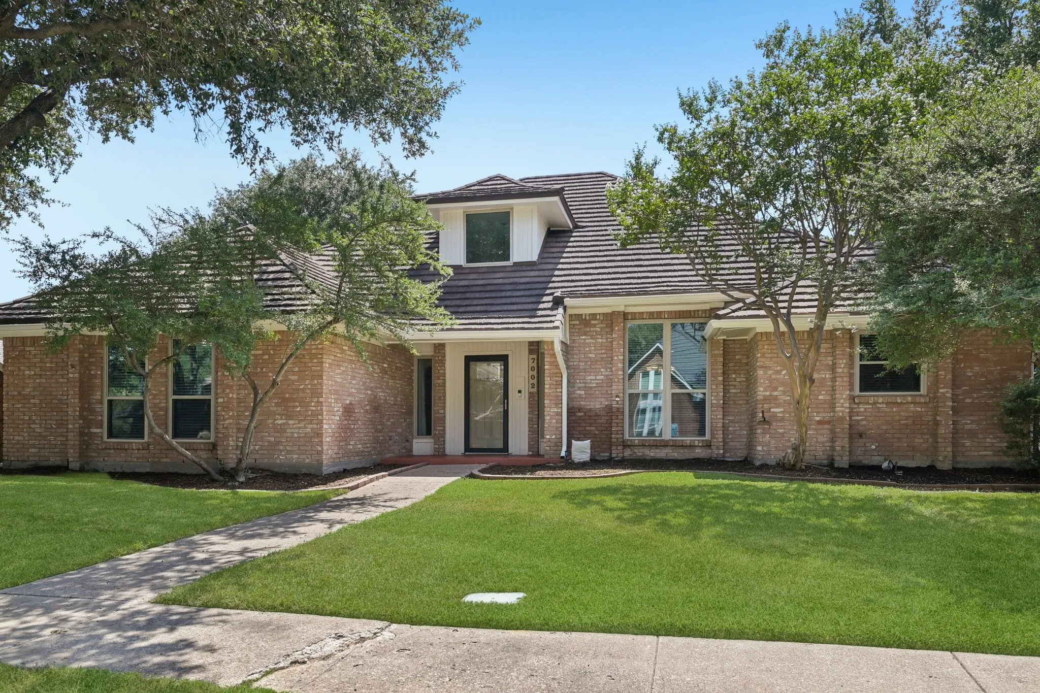 Single Family Residence For Sale in Tarrant County , 7002 Lake Louise Drive, Arlington, Texas 76016, 4 Bedroom, 3 Bathroom, 2 Garage spaces, 2,782 Sqft, built in 1982, mls#21383167, Real Estate Agent in Arlington, Homes For Sale in Tarrant county, Homes For Sale in Arlington, Realtor in Arlington Texas, Real Estate Brokerage Independent Realty Texas, Luminita Cordes Realtor