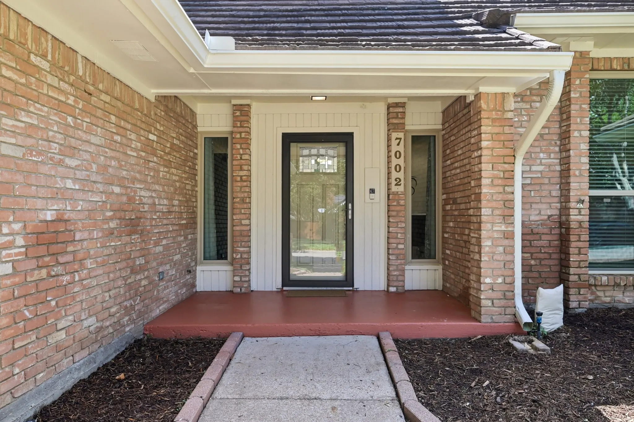 Single Family Residence For Sale in Tarrant County , 7002 Lake Louise Drive, Arlington, Texas 76016, 4 Bedroom, 3 Bathroom, 2 Garage spaces, 2,782 Sqft, built in 1982, mls#21383167, Real Estate Agent in Arlington, Homes For Sale in Tarrant county, Homes For Sale in Arlington, Realtor in Arlington Texas, Real Estate Brokerage Independent Realty Texas, Luminita Cordes Realtor