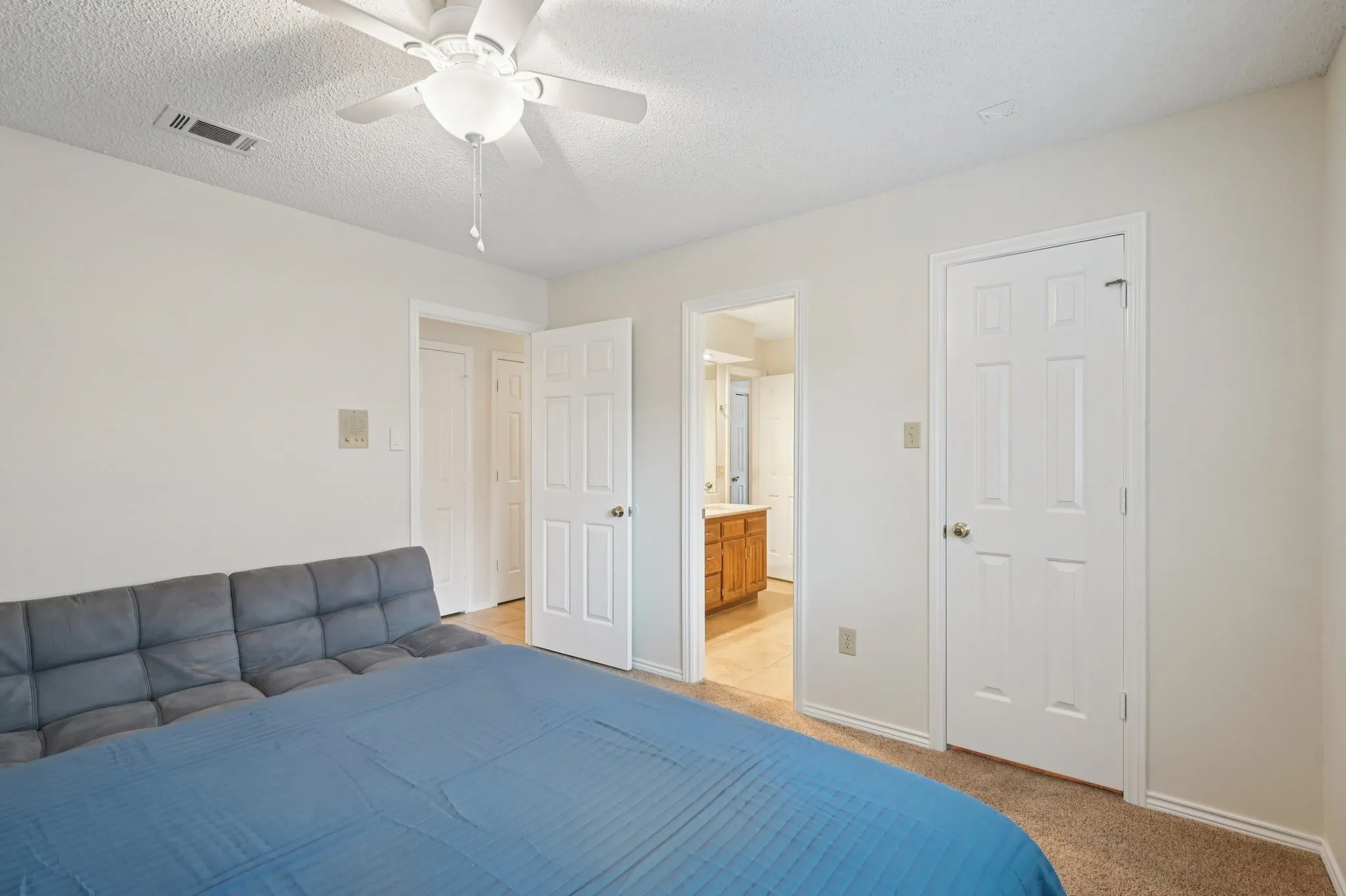 Single Family Residence For Sale in Tarrant County , 7002 Lake Louise Drive, Arlington, Texas 76016, 4 Bedroom, 3 Bathroom, 2 Garage spaces, 2,782 Sqft, built in 1982, mls#21383167, Real Estate Agent in Arlington, Homes For Sale in Tarrant county, Homes For Sale in Arlington, Realtor in Arlington Texas, Real Estate Brokerage Independent Realty Texas, Luminita Cordes Realtor