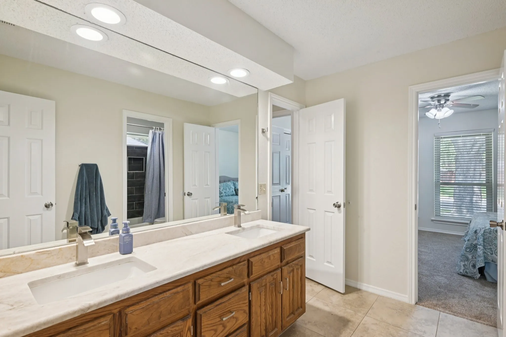 Single Family Residence For Sale in Tarrant County , 7002 Lake Louise Drive, Arlington, Texas 76016, 4 Bedroom, 3 Bathroom, 2 Garage spaces, 2,782 Sqft, built in 1982, mls#21383167, Real Estate Agent in Arlington, Homes For Sale in Tarrant county, Homes For Sale in Arlington, Realtor in Arlington Texas, Real Estate Brokerage Independent Realty Texas, Luminita Cordes Realtor