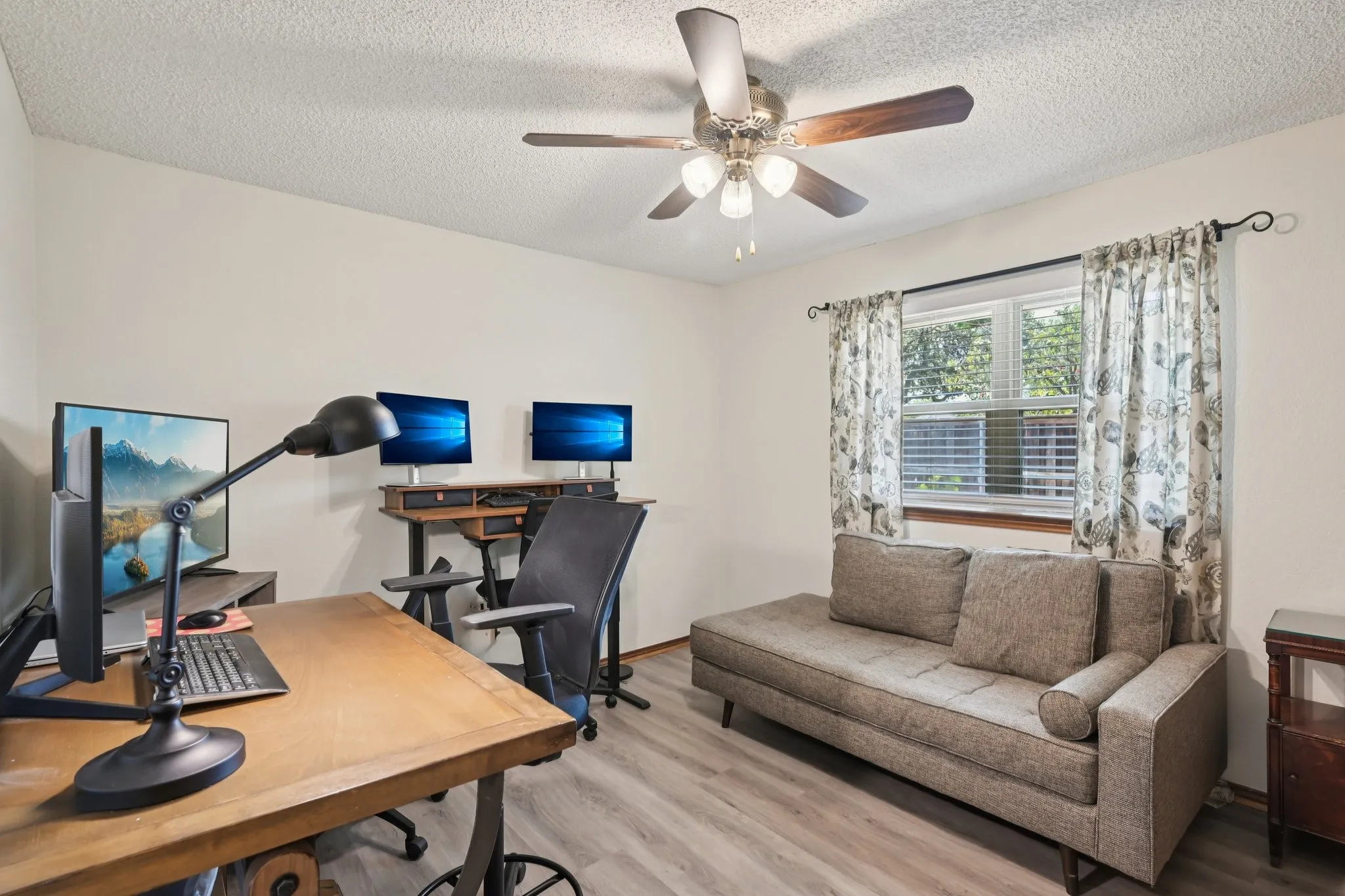 Single Family Residence For Sale in Tarrant County , 7002 Lake Louise Drive, Arlington, Texas 76016, 4 Bedroom, 3 Bathroom, 2 Garage spaces, 2,782 Sqft, built in 1982, mls#21383167, Real Estate Agent in Arlington, Homes For Sale in Tarrant county, Homes For Sale in Arlington, Realtor in Arlington Texas, Real Estate Brokerage Independent Realty Texas, Luminita Cordes Realtor