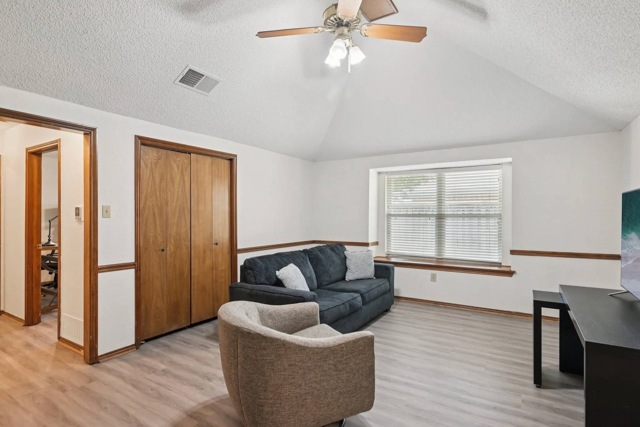 Single Family Residence For Sale in Tarrant County , 7002 Lake Louise Drive, Arlington, Texas 76016, 4 Bedroom, 3 Bathroom, 2 Garage spaces, 2,782 Sqft, built in 1982, mls#21383167, Real Estate Agent in Arlington, Homes For Sale in Tarrant county, Homes For Sale in Arlington, Realtor in Arlington Texas, Real Estate Brokerage Independent Realty Texas, Luminita Cordes Realtor