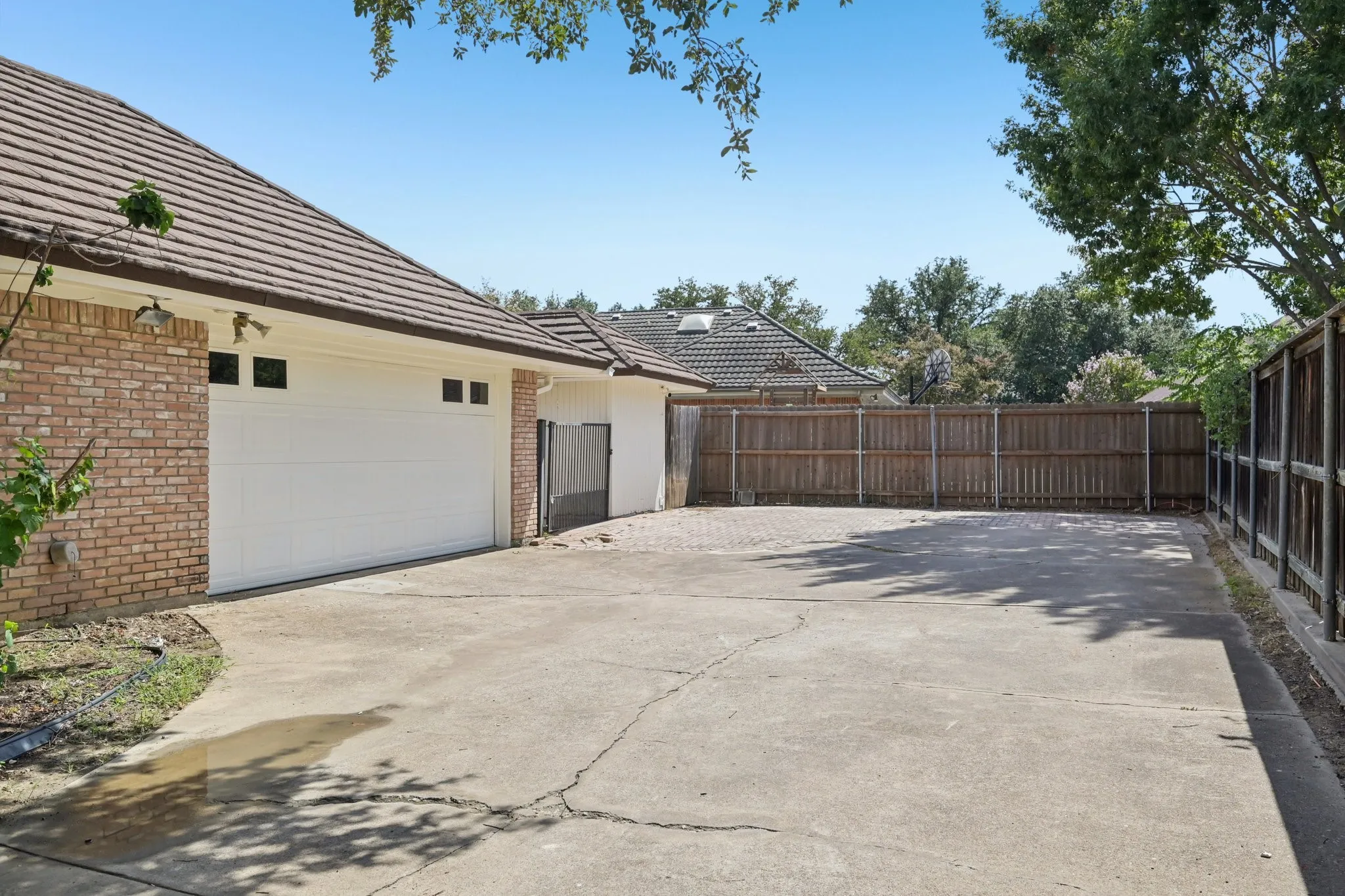 Single Family Residence For Sale in Tarrant County , 7002 Lake Louise Drive, Arlington, Texas 76016, 4 Bedroom, 3 Bathroom, 2 Garage spaces, 2,782 Sqft, built in 1982, mls#21383167, Real Estate Agent in Arlington, Homes For Sale in Tarrant county, Homes For Sale in Arlington, Realtor in Arlington Texas, Real Estate Brokerage Independent Realty Texas, Luminita Cordes Realtor