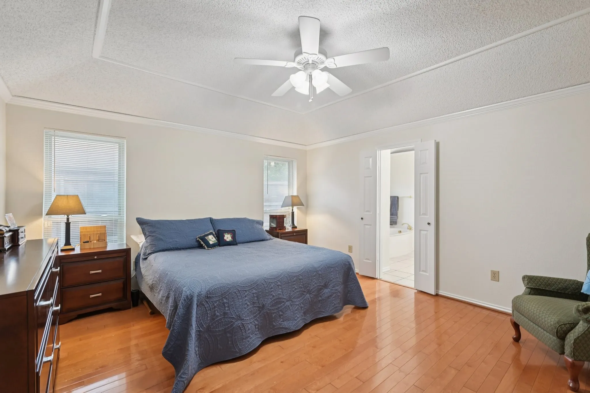 Single Family Residence For Sale in Tarrant County , 7002 Lake Louise Drive, Arlington, Texas 76016, 4 Bedroom, 3 Bathroom, 2 Garage spaces, 2,782 Sqft, built in 1982, mls#21383167, Real Estate Agent in Arlington, Homes For Sale in Tarrant county, Homes For Sale in Arlington, Realtor in Arlington Texas, Real Estate Brokerage Independent Realty Texas, Luminita Cordes Realtor