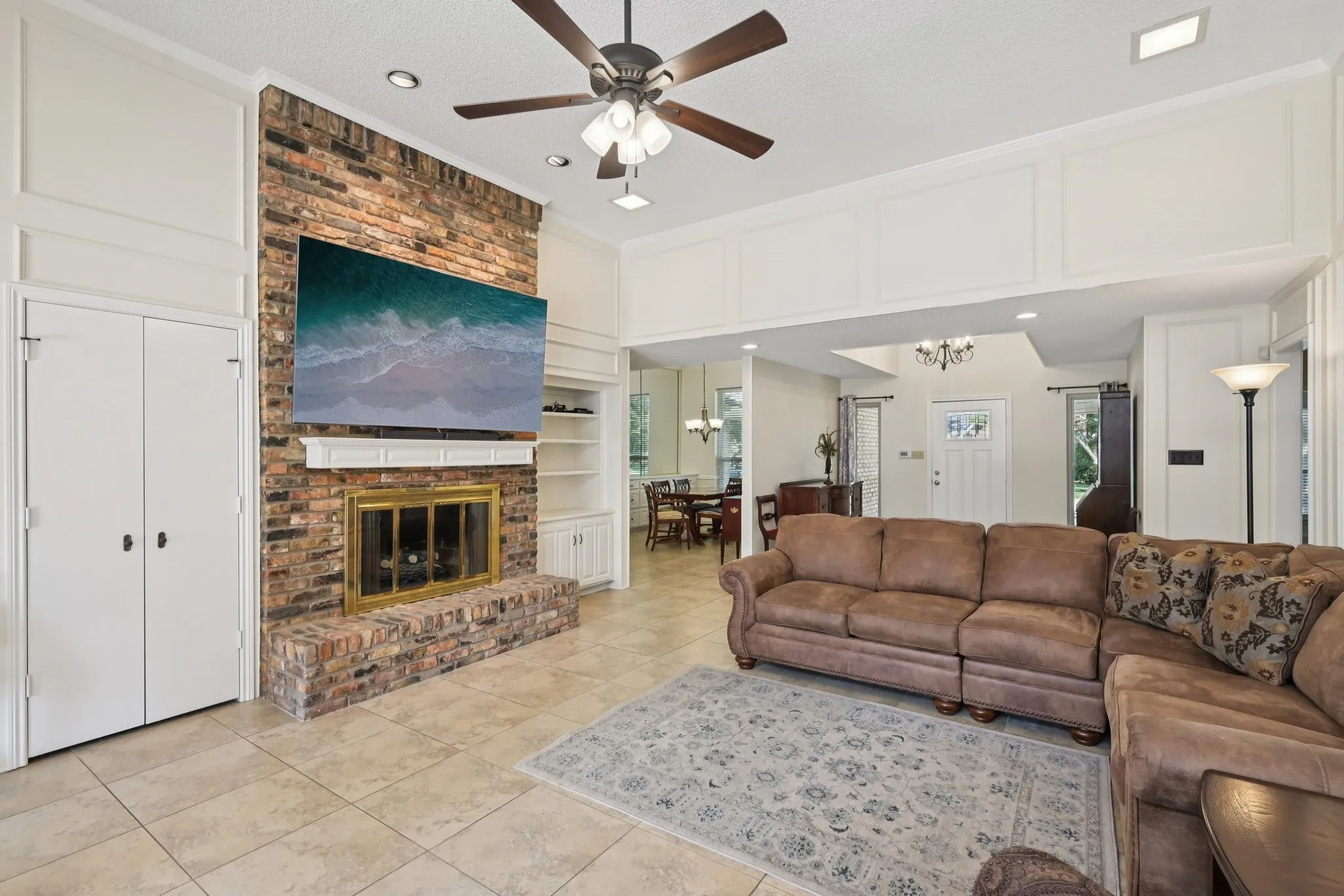 Single Family Residence For Sale in Tarrant County , 7002 Lake Louise Drive, Arlington, Texas 76016, 4 Bedroom, 3 Bathroom, 2 Garage spaces, 2,782 Sqft, built in 1982, mls#21383167, Real Estate Agent in Arlington, Homes For Sale in Tarrant county, Homes For Sale in Arlington, Realtor in Arlington Texas, Real Estate Brokerage Independent Realty Texas, Luminita Cordes Realtor