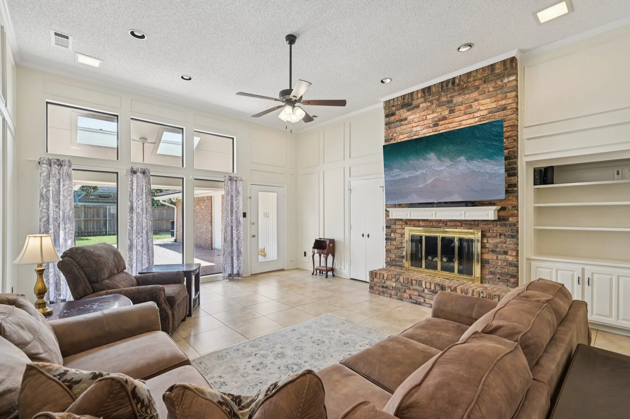 Single Family Residence For Sale in Tarrant County , 7002 Lake Louise Drive, Arlington, Texas 76016, 4 Bedroom, 3 Bathroom, 2 Garage spaces, 2,782 Sqft, built in 1982, mls#21383167, Real Estate Agent in Arlington, Homes For Sale in Tarrant county, Homes For Sale in Arlington, Realtor in Arlington Texas, Real Estate Brokerage Independent Realty Texas, Luminita Cordes Realtor