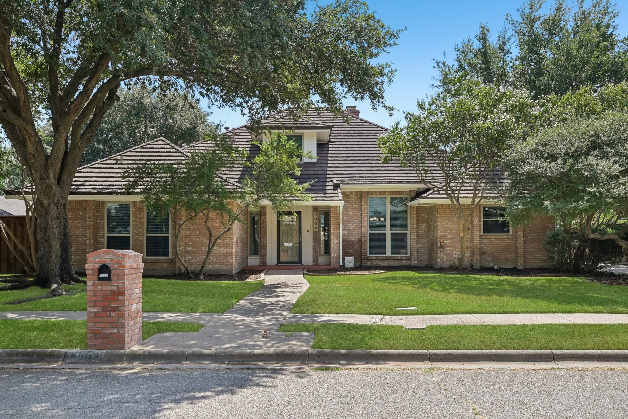 Single Family Residence For Sale in Tarrant County , 7002 Lake Louise Drive, Arlington, Texas 76016, 4 Bedroom, 3 Bathroom, 2 Garage spaces, 2,782 Sqft, built in 1982, mls#21383167, Real Estate Agent in Arlington, Homes For Sale in Tarrant county, Homes For Sale in Arlington, Realtor in Arlington Texas, Real Estate Brokerage Independent Realty Texas, Luminita Cordes Realtor