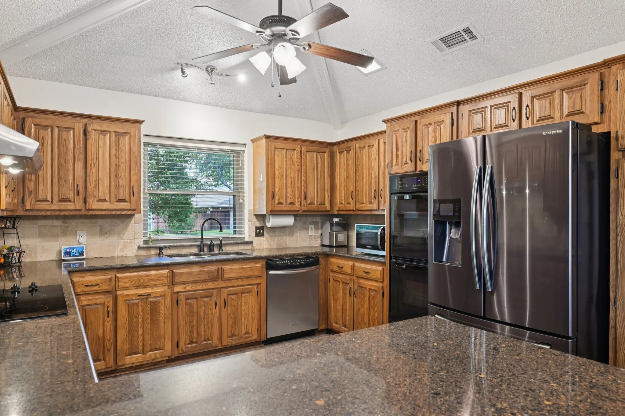 Single Family Residence For Sale in Tarrant County , 7002 Lake Louise Drive, Arlington, Texas 76016, 4 Bedroom, 3 Bathroom, 2 Garage spaces, 2,782 Sqft, built in 1982, mls#21383167, Real Estate Agent in Arlington, Homes For Sale in Tarrant county, Homes For Sale in Arlington, Realtor in Arlington Texas, Real Estate Brokerage Independent Realty Texas, Luminita Cordes Realtor