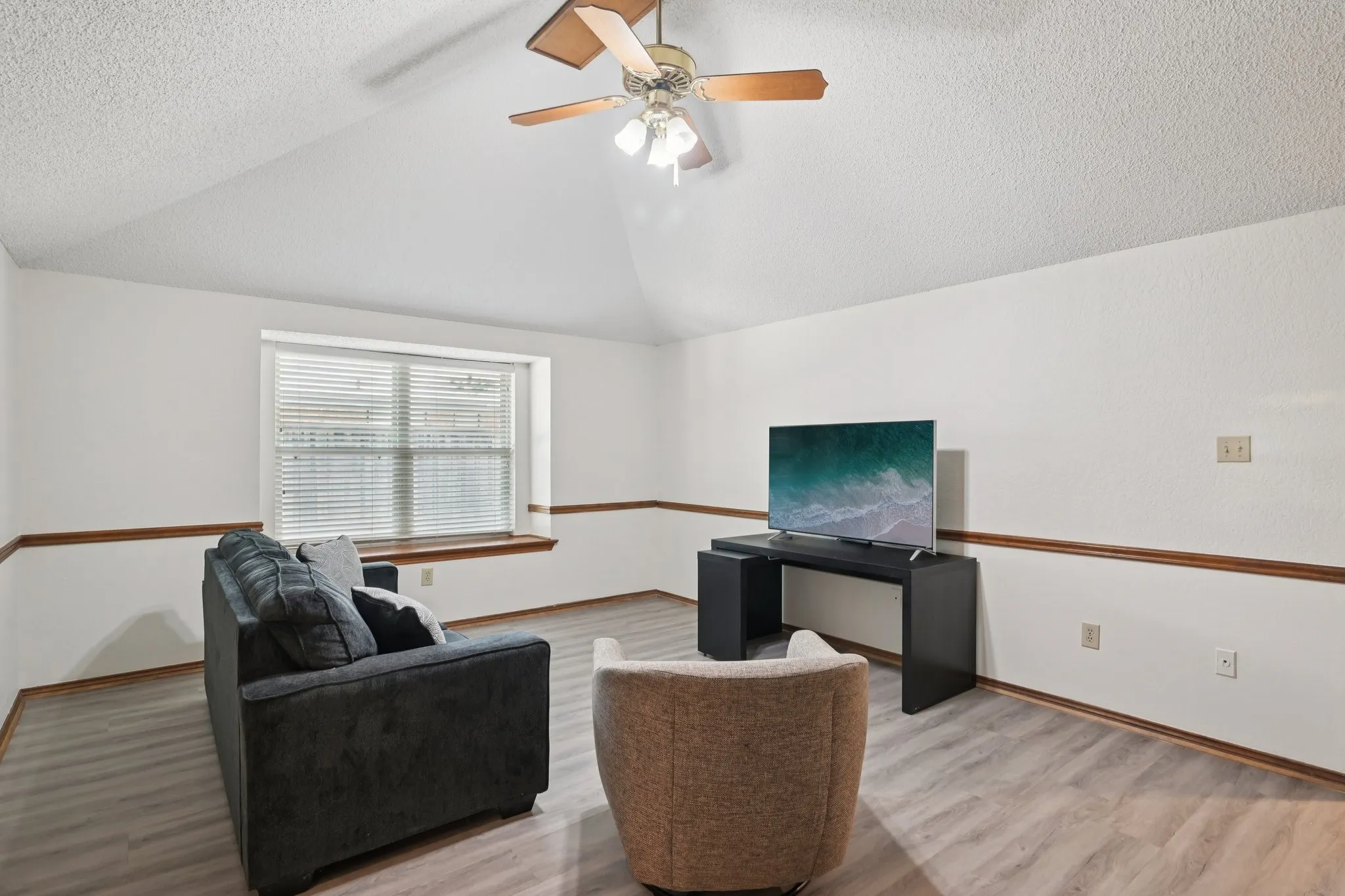 Single Family Residence For Sale in Tarrant County , 7002 Lake Louise Drive, Arlington, Texas 76016, 4 Bedroom, 3 Bathroom, 2 Garage spaces, 2,782 Sqft, built in 1982, mls#21383167, Real Estate Agent in Arlington, Homes For Sale in Tarrant county, Homes For Sale in Arlington, Realtor in Arlington Texas, Real Estate Brokerage Independent Realty Texas, Luminita Cordes Realtor