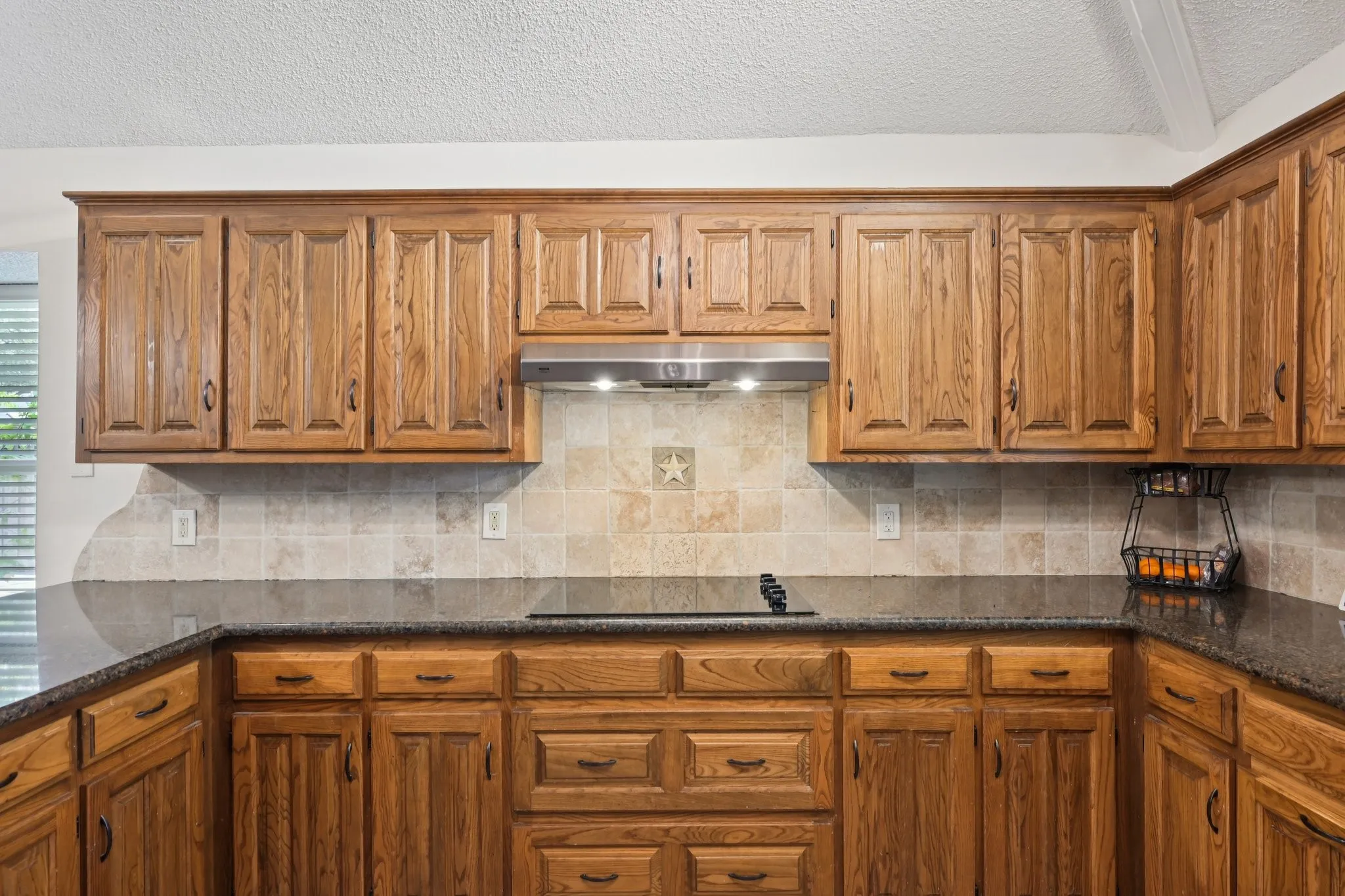 Single Family Residence For Sale in Tarrant County , 7002 Lake Louise Drive, Arlington, Texas 76016, 4 Bedroom, 3 Bathroom, 2 Garage spaces, 2,782 Sqft, built in 1982, mls#21383167, Real Estate Agent in Arlington, Homes For Sale in Tarrant county, Homes For Sale in Arlington, Realtor in Arlington Texas, Real Estate Brokerage Independent Realty Texas, Luminita Cordes Realtor