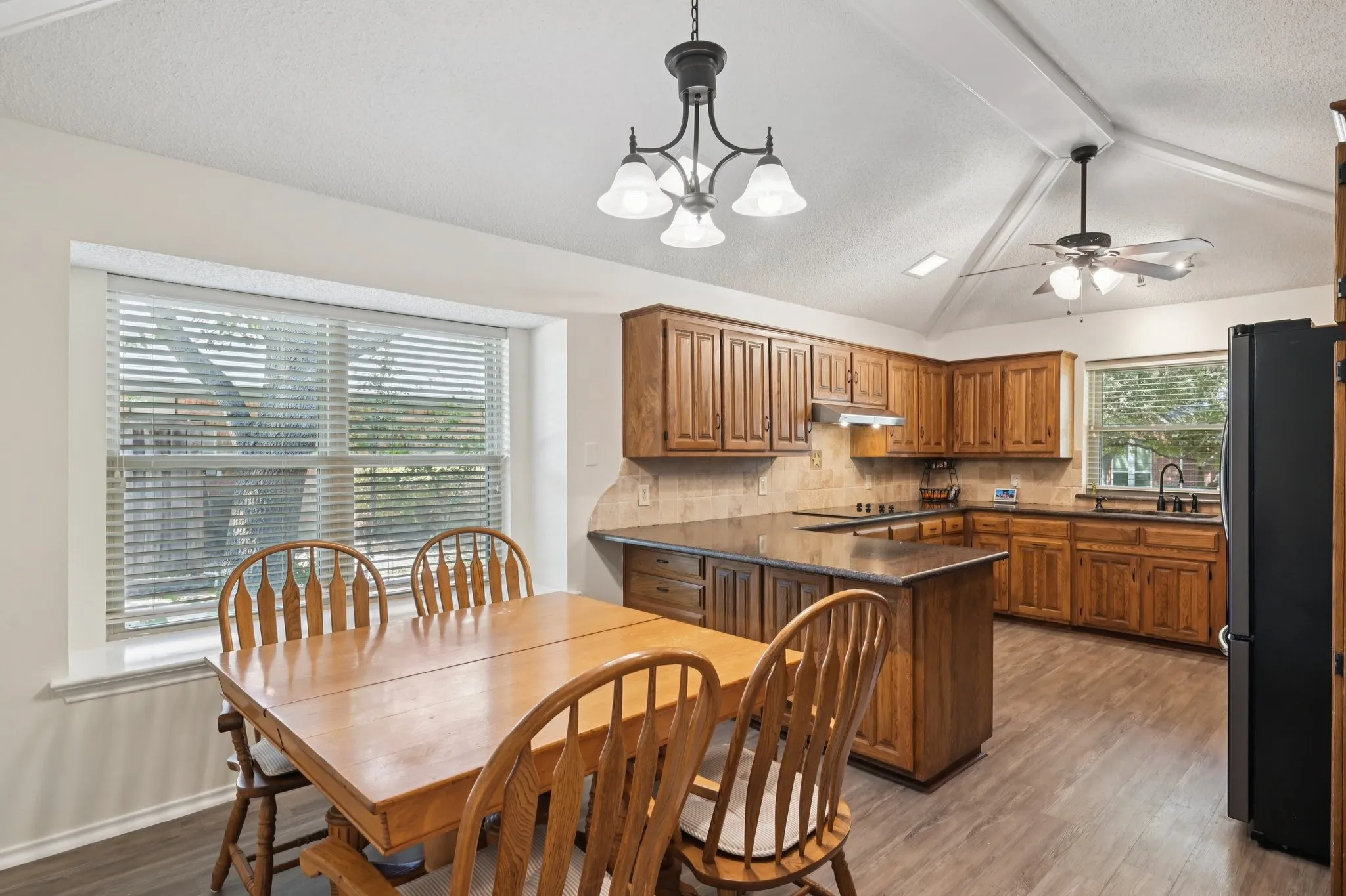 Single Family Residence For Sale in Tarrant County , 7002 Lake Louise Drive, Arlington, Texas 76016, 4 Bedroom, 3 Bathroom, 2 Garage spaces, 2,782 Sqft, built in 1982, mls#21383167, Real Estate Agent in Arlington, Homes For Sale in Tarrant county, Homes For Sale in Arlington, Realtor in Arlington Texas, Real Estate Brokerage Independent Realty Texas, Luminita Cordes Realtor