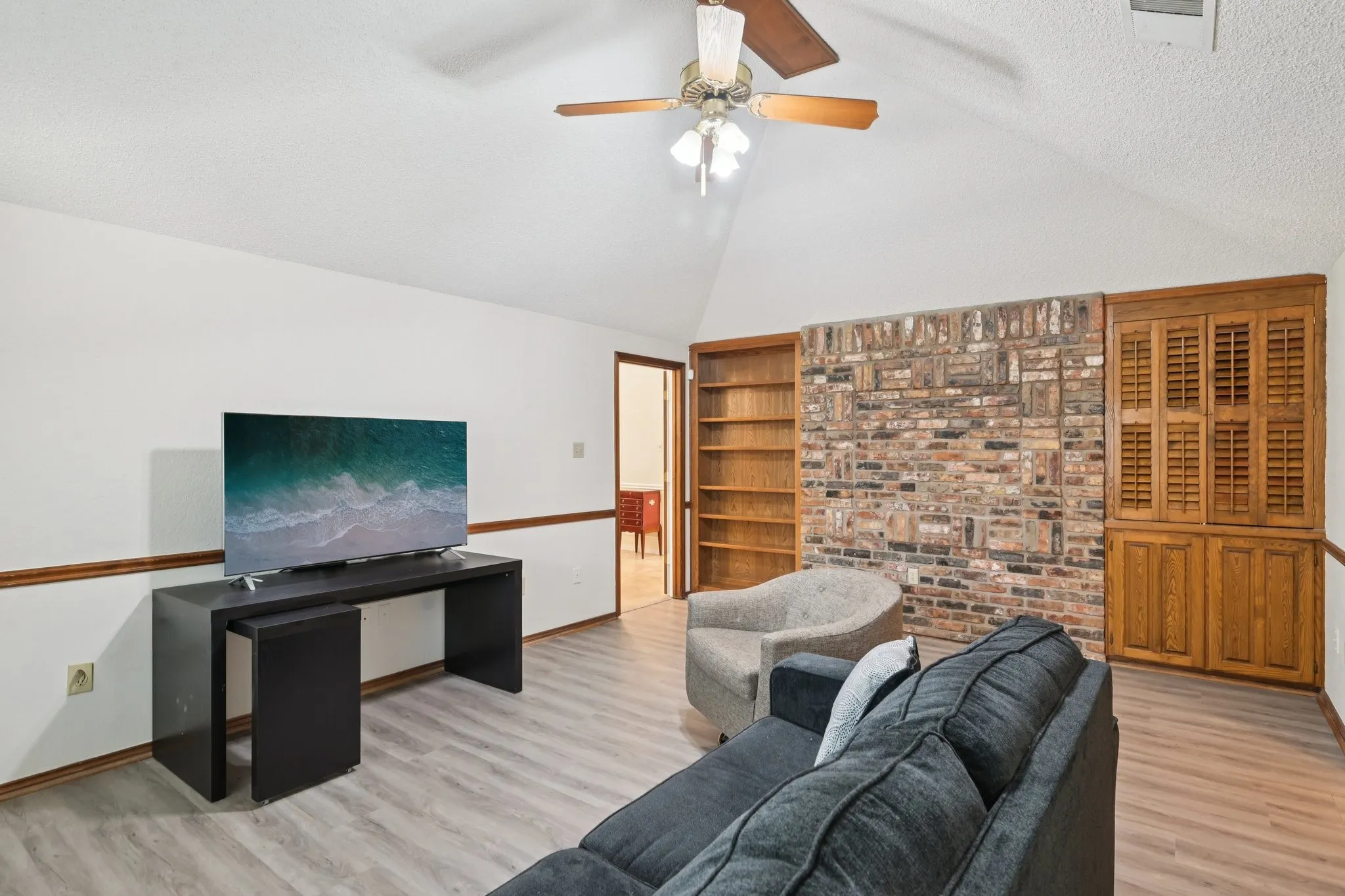 Single Family Residence For Sale in Tarrant County , 7002 Lake Louise Drive, Arlington, Texas 76016, 4 Bedroom, 3 Bathroom, 2 Garage spaces, 2,782 Sqft, built in 1982, mls#21383167, Real Estate Agent in Arlington, Homes For Sale in Tarrant county, Homes For Sale in Arlington, Realtor in Arlington Texas, Real Estate Brokerage Independent Realty Texas, Luminita Cordes Realtor