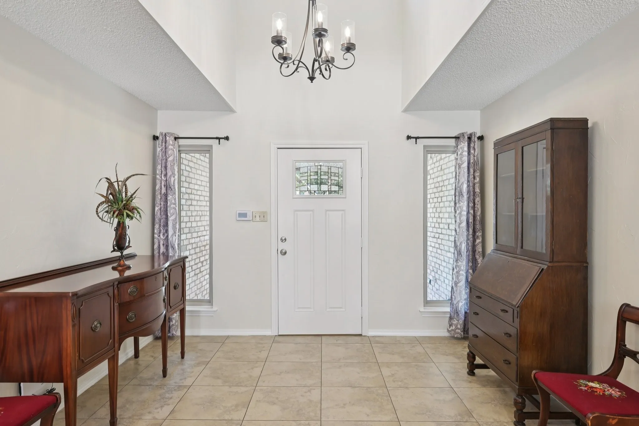 Single Family Residence For Sale in Tarrant County , 7002 Lake Louise Drive, Arlington, Texas 76016, 4 Bedroom, 3 Bathroom, 2 Garage spaces, 2,782 Sqft, built in 1982, mls#21383167, Real Estate Agent in Arlington, Homes For Sale in Tarrant county, Homes For Sale in Arlington, Realtor in Arlington Texas, Real Estate Brokerage Independent Realty Texas, Luminita Cordes Realtor