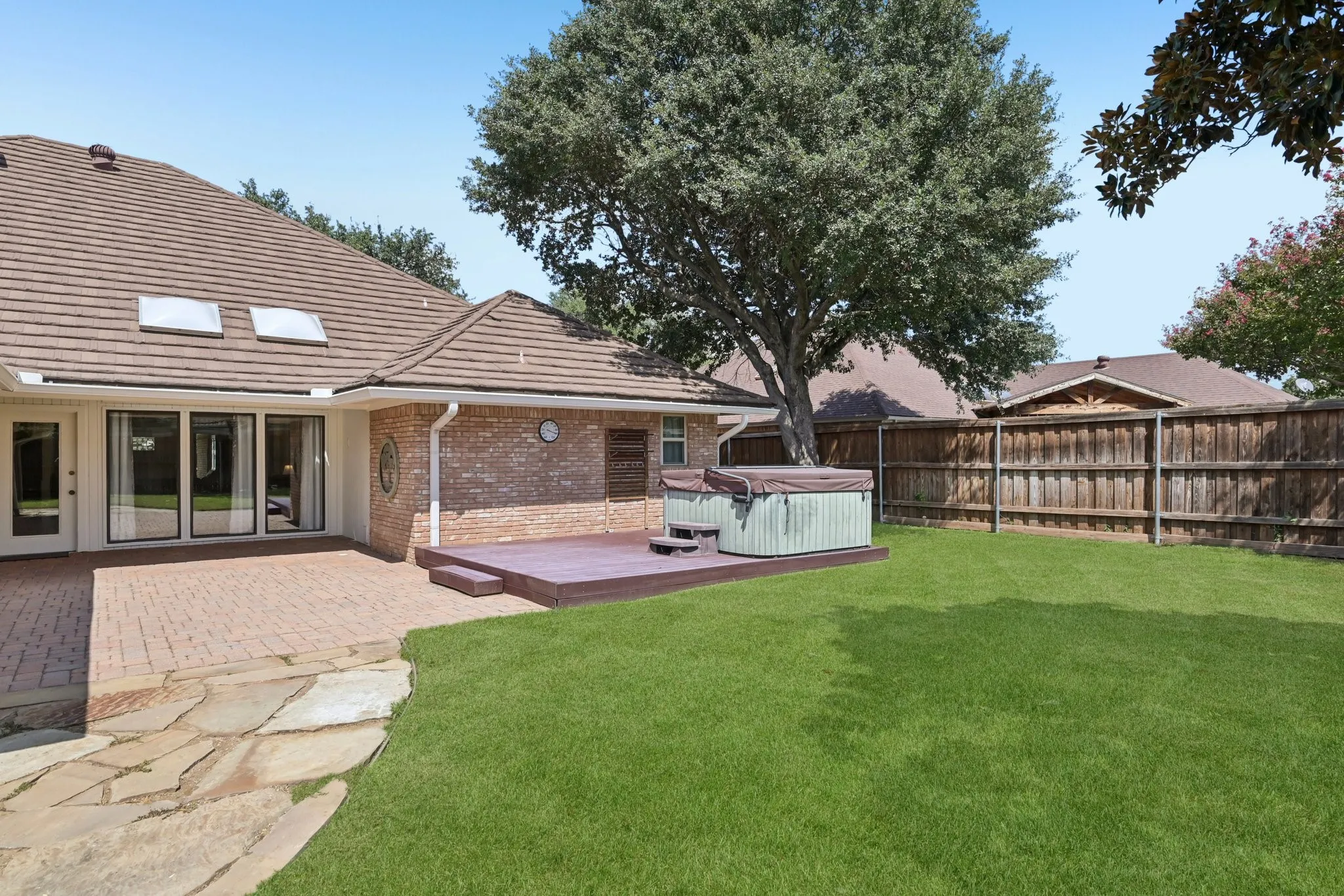 Single Family Residence For Sale in Tarrant County , 7002 Lake Louise Drive, Arlington, Texas 76016, 4 Bedroom, 3 Bathroom, 2 Garage spaces, 2,782 Sqft, built in 1982, mls#21383167, Real Estate Agent in Arlington, Homes For Sale in Tarrant county, Homes For Sale in Arlington, Realtor in Arlington Texas, Real Estate Brokerage Independent Realty Texas, Luminita Cordes Realtor