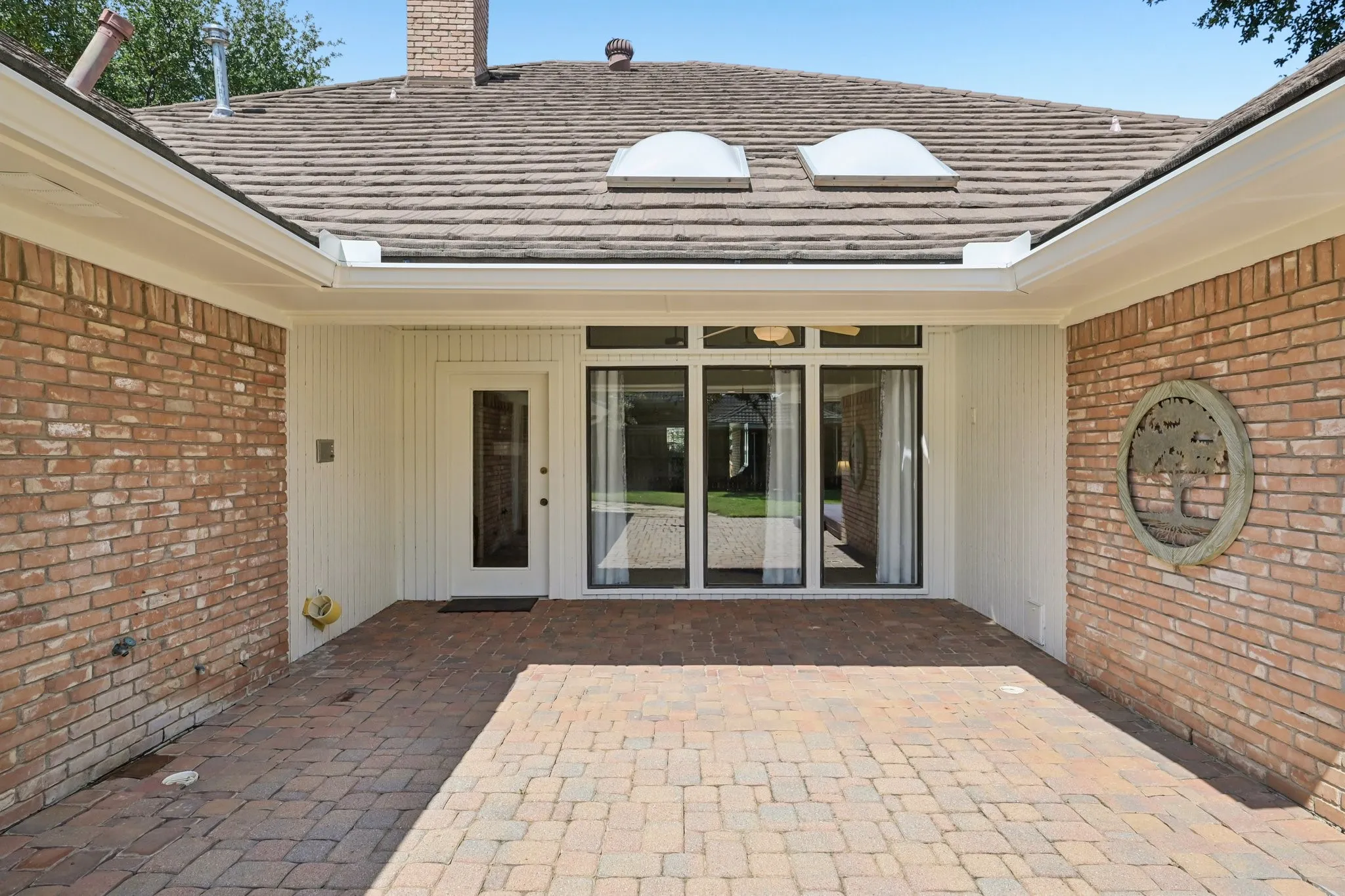 Single Family Residence For Sale in Tarrant County , 7002 Lake Louise Drive, Arlington, Texas 76016, 4 Bedroom, 3 Bathroom, 2 Garage spaces, 2,782 Sqft, built in 1982, mls#21383167, Real Estate Agent in Arlington, Homes For Sale in Tarrant county, Homes For Sale in Arlington, Realtor in Arlington Texas, Real Estate Brokerage Independent Realty Texas, Luminita Cordes Realtor