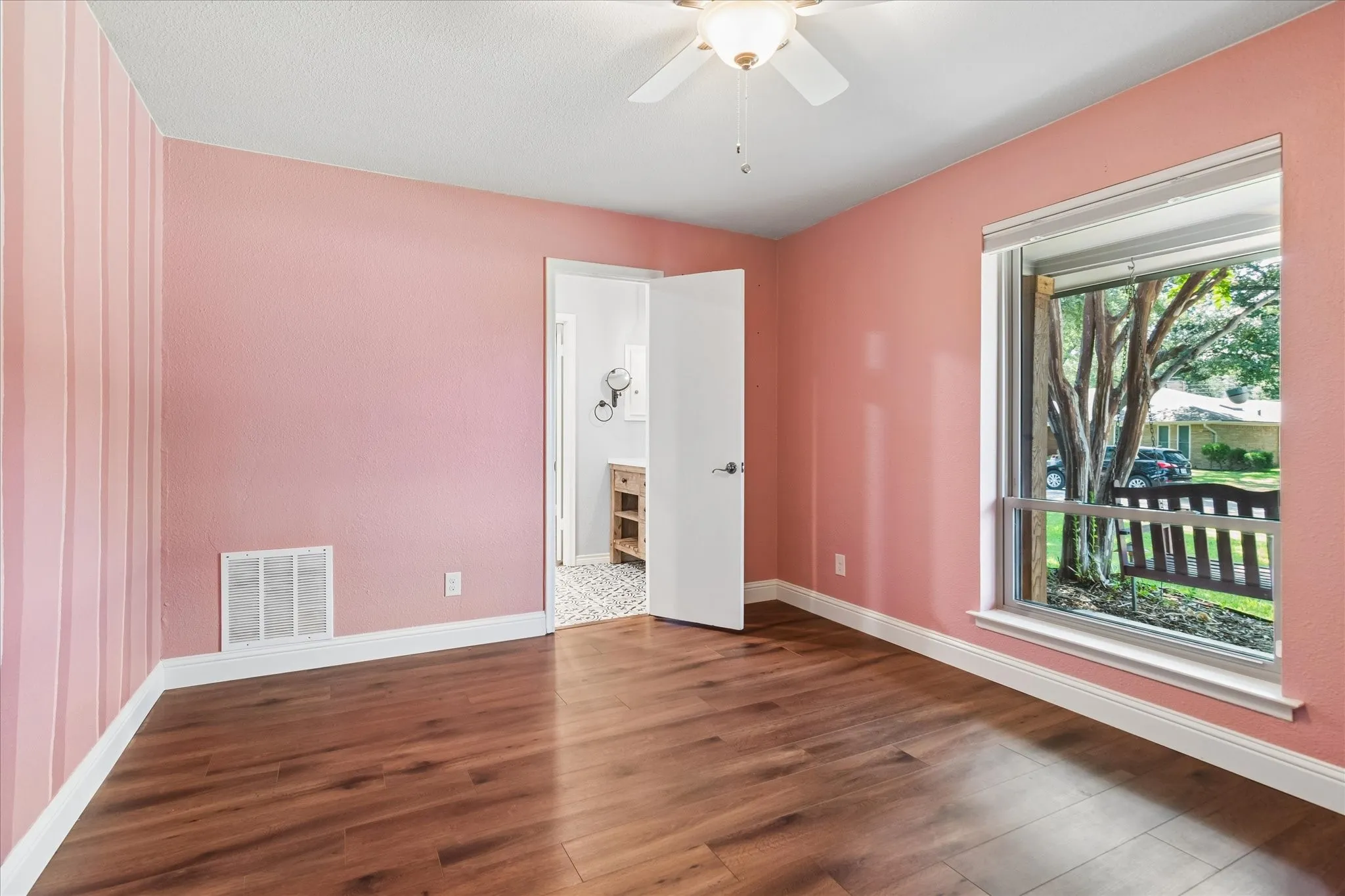 Single Family Residence For Sale in Dallas County , 3207 Grantwood Drive, Dallas, Texas 75229, 4 Bedroom, 3 Bathroom, 2 Garage spaces, 2,276 Sqft, built in 1968, mls#21383484, Real Estate Agent in Dallas, Homes For Sale in Dallas county, Homes For Sale in Dallas, Realtor in Dallas Texas, Real Estate Brokerage Independent Realty Texas, Luminita Cordes Realtor