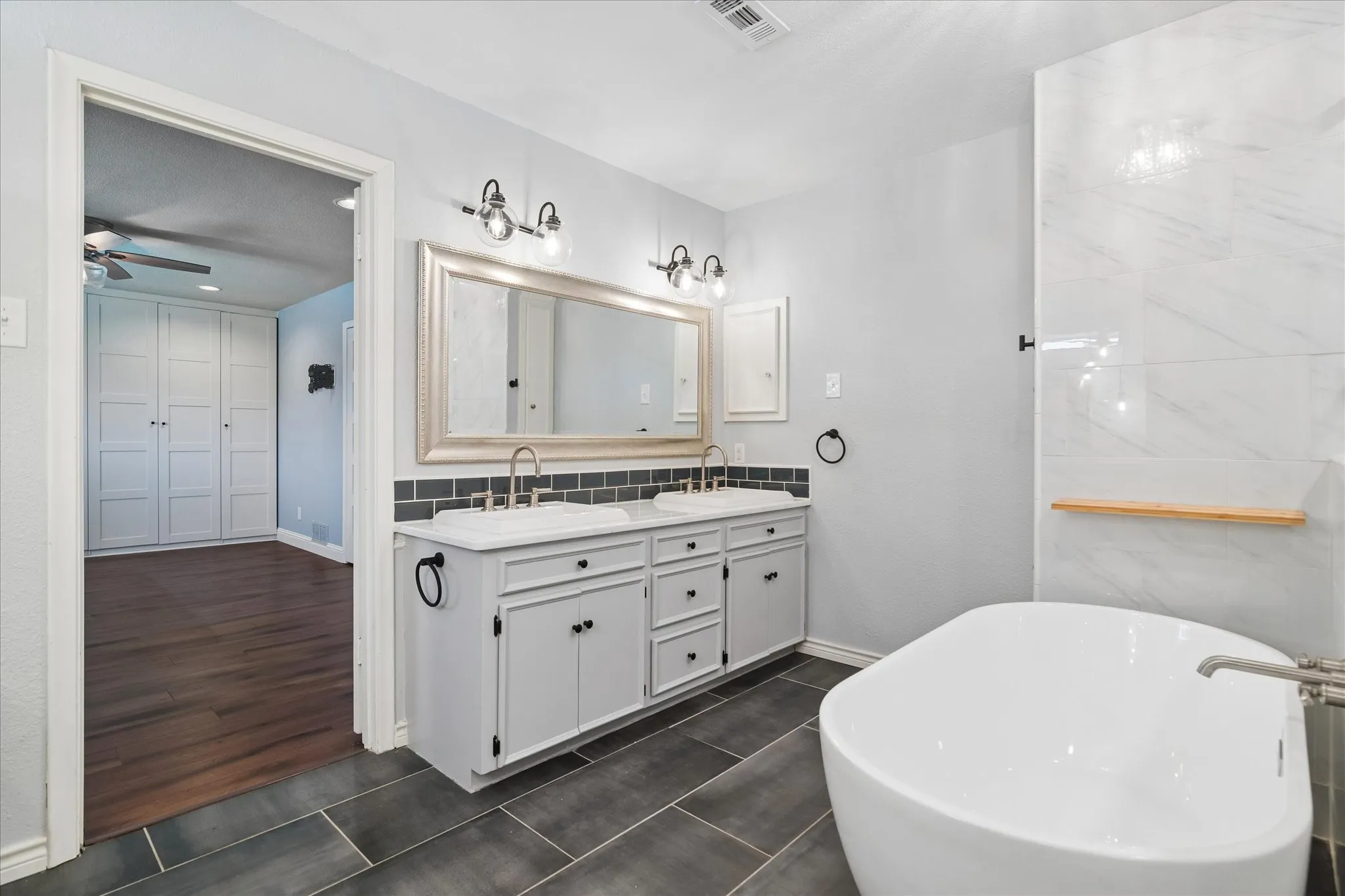 Single Family Residence For Sale in Dallas County , 3207 Grantwood Drive, Dallas, Texas 75229, 4 Bedroom, 3 Bathroom, 2 Garage spaces, 2,276 Sqft, built in 1968, mls#21383484, Real Estate Agent in Dallas, Homes For Sale in Dallas county, Homes For Sale in Dallas, Realtor in Dallas Texas, Real Estate Brokerage Independent Realty Texas, Luminita Cordes Realtor