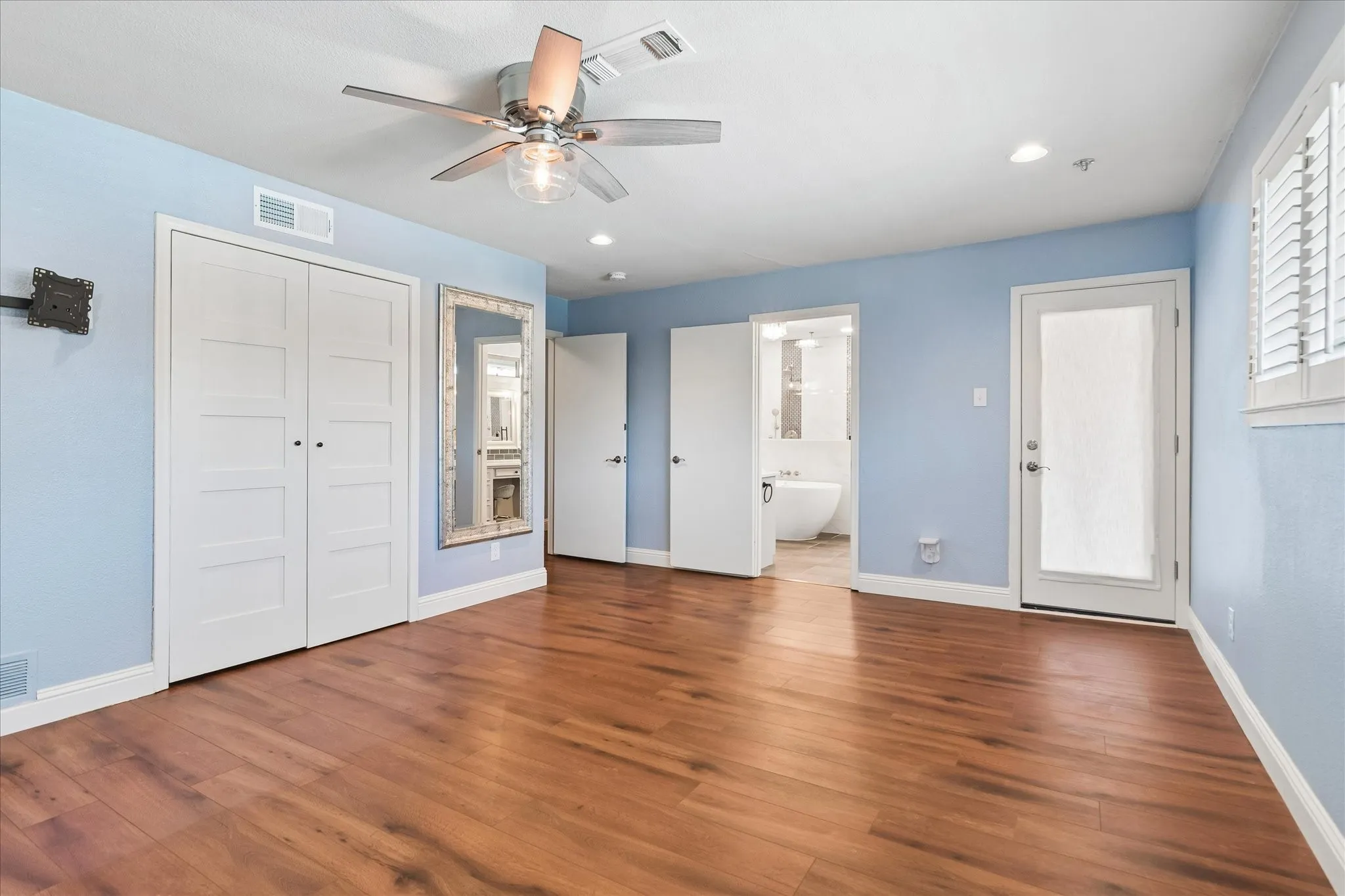 Single Family Residence For Sale in Dallas County , 3207 Grantwood Drive, Dallas, Texas 75229, 4 Bedroom, 3 Bathroom, 2 Garage spaces, 2,276 Sqft, built in 1968, mls#21383484, Real Estate Agent in Dallas, Homes For Sale in Dallas county, Homes For Sale in Dallas, Realtor in Dallas Texas, Real Estate Brokerage Independent Realty Texas, Luminita Cordes Realtor