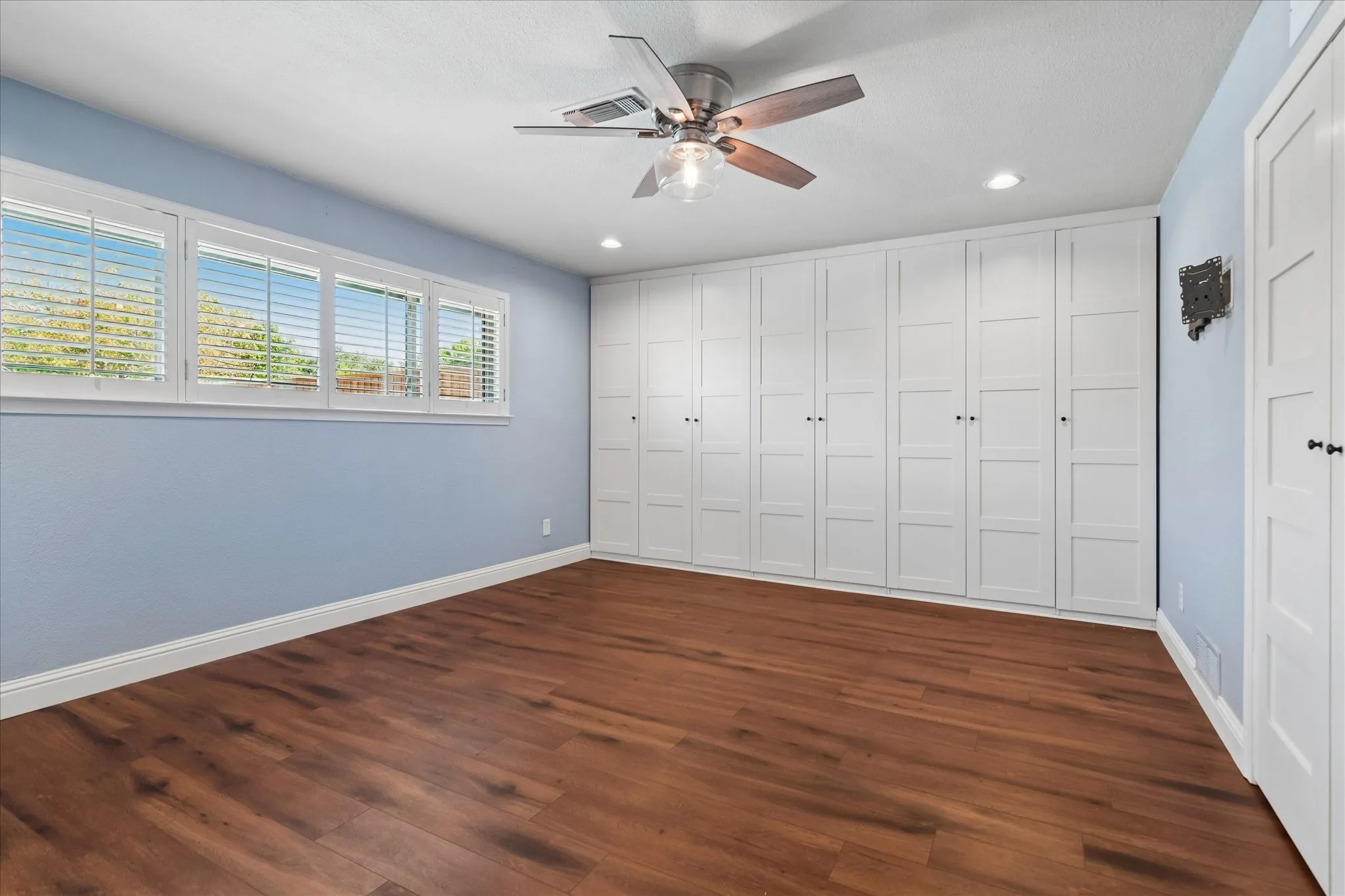 Single Family Residence For Sale in Dallas County , 3207 Grantwood Drive, Dallas, Texas 75229, 4 Bedroom, 3 Bathroom, 2 Garage spaces, 2,276 Sqft, built in 1968, mls#21383484, Real Estate Agent in Dallas, Homes For Sale in Dallas county, Homes For Sale in Dallas, Realtor in Dallas Texas, Real Estate Brokerage Independent Realty Texas, Luminita Cordes Realtor