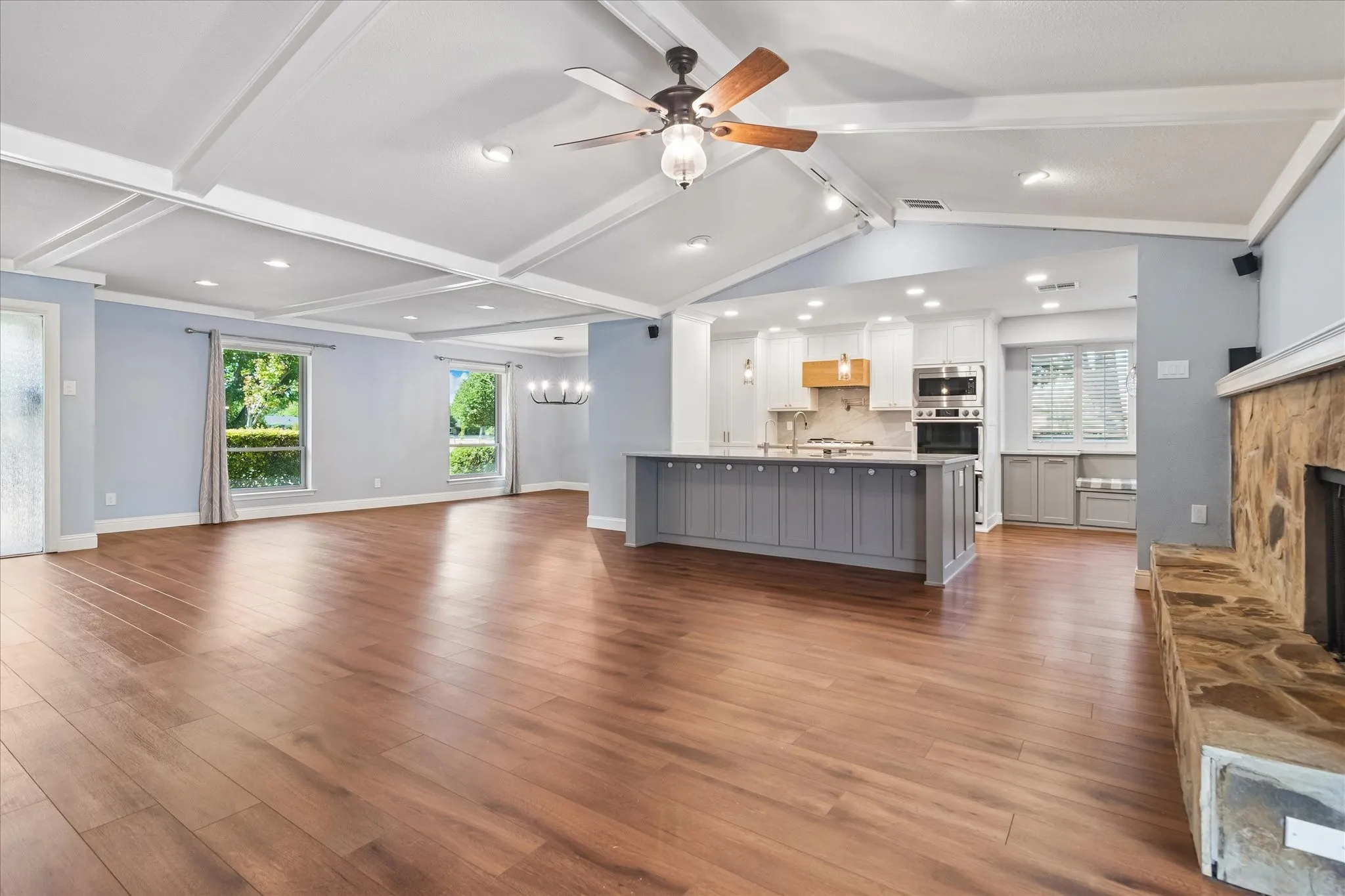 Single Family Residence For Sale in Dallas County , 3207 Grantwood Drive, Dallas, Texas 75229, 4 Bedroom, 3 Bathroom, 2 Garage spaces, 2,276 Sqft, built in 1968, mls#21383484, Real Estate Agent in Dallas, Homes For Sale in Dallas county, Homes For Sale in Dallas, Realtor in Dallas Texas, Real Estate Brokerage Independent Realty Texas, Luminita Cordes Realtor