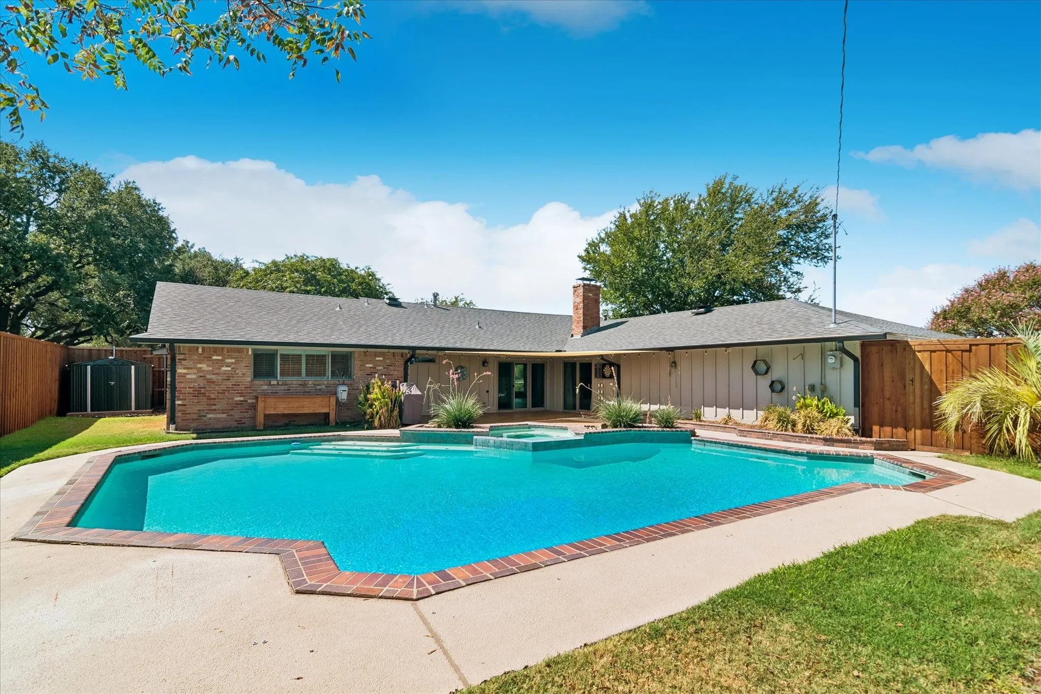 Single Family Residence For Sale in Dallas County , 3207 Grantwood Drive, Dallas, Texas 75229, 4 Bedroom, 3 Bathroom, 2 Garage spaces, 2,276 Sqft, built in 1968, mls#21383484, Real Estate Agent in Dallas, Homes For Sale in Dallas county, Homes For Sale in Dallas, Realtor in Dallas Texas, Real Estate Brokerage Independent Realty Texas, Luminita Cordes Realtor