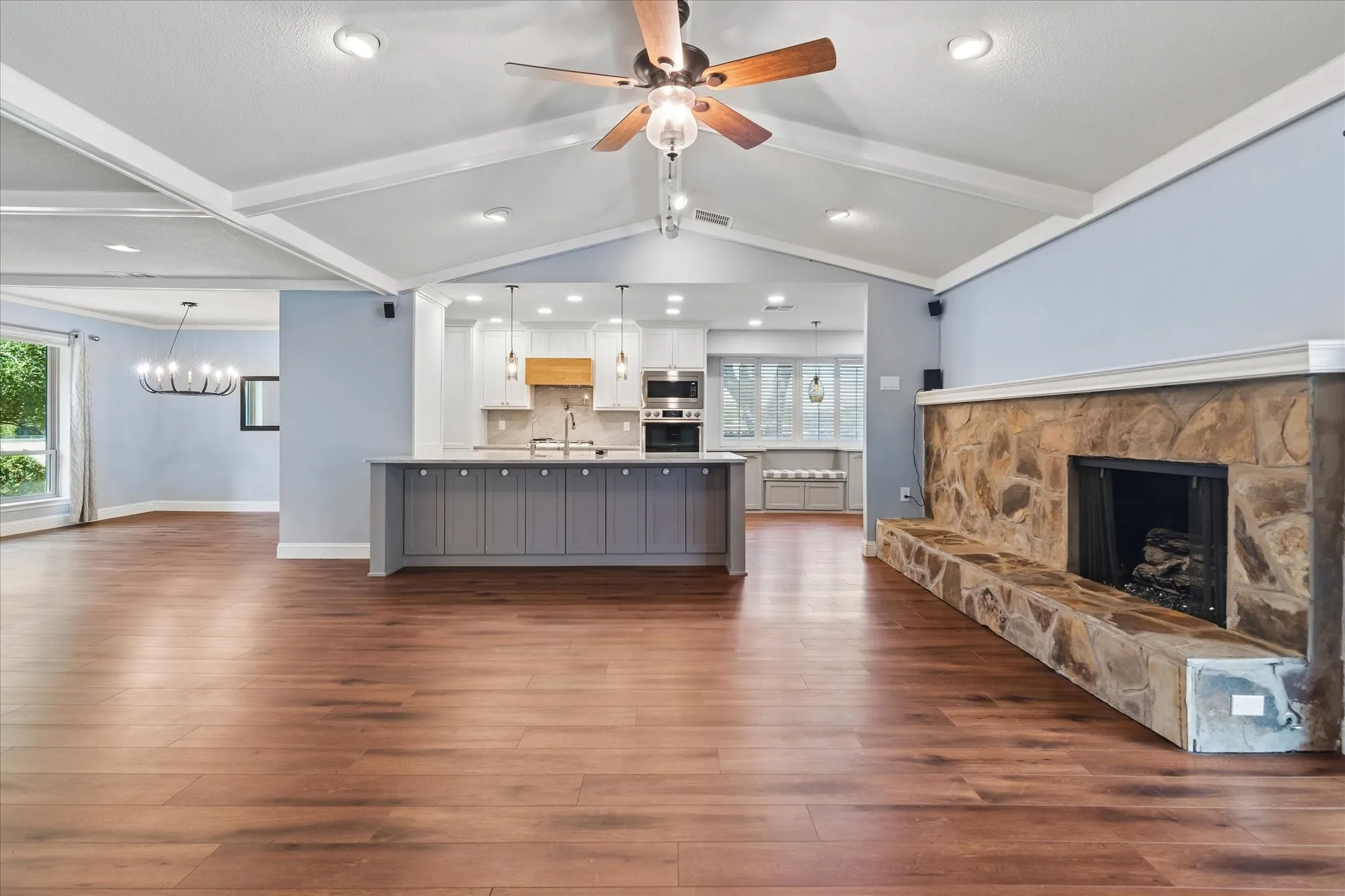 Single Family Residence For Sale in Dallas County , 3207 Grantwood Drive, Dallas, Texas 75229, 4 Bedroom, 3 Bathroom, 2 Garage spaces, 2,276 Sqft, built in 1968, mls#21383484, Real Estate Agent in Dallas, Homes For Sale in Dallas county, Homes For Sale in Dallas, Realtor in Dallas Texas, Real Estate Brokerage Independent Realty Texas, Luminita Cordes Realtor