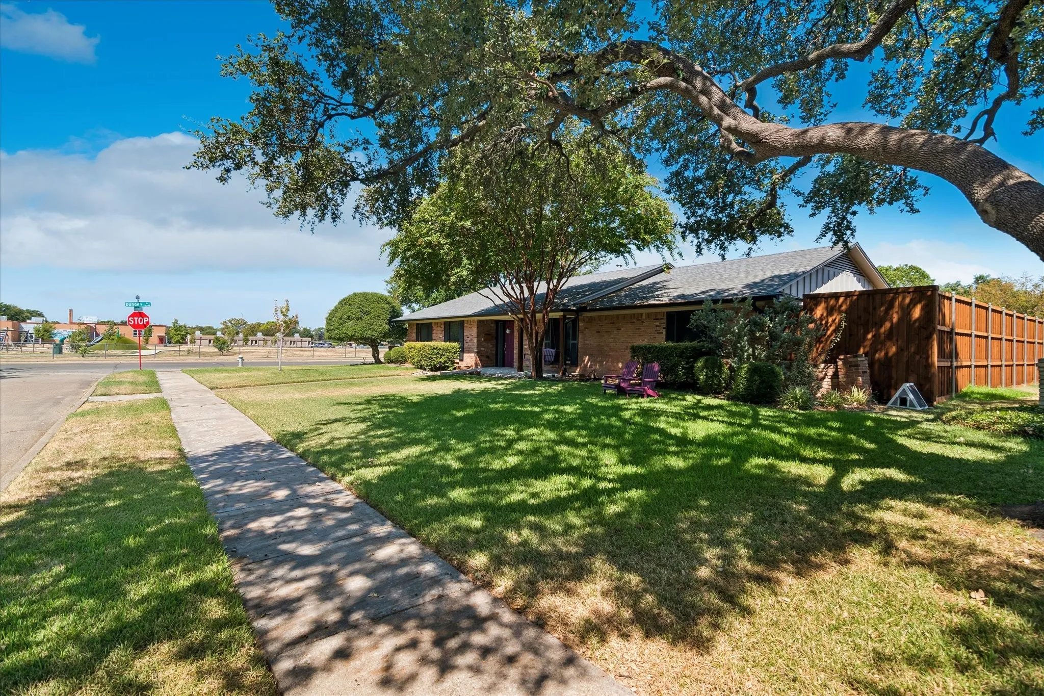 Single Family Residence For Sale in Dallas County , 3207 Grantwood Drive, Dallas, Texas 75229, 4 Bedroom, 3 Bathroom, 2 Garage spaces, 2,276 Sqft, built in 1968, mls#21383484, Real Estate Agent in Dallas, Homes For Sale in Dallas county, Homes For Sale in Dallas, Realtor in Dallas Texas, Real Estate Brokerage Independent Realty Texas, Luminita Cordes Realtor