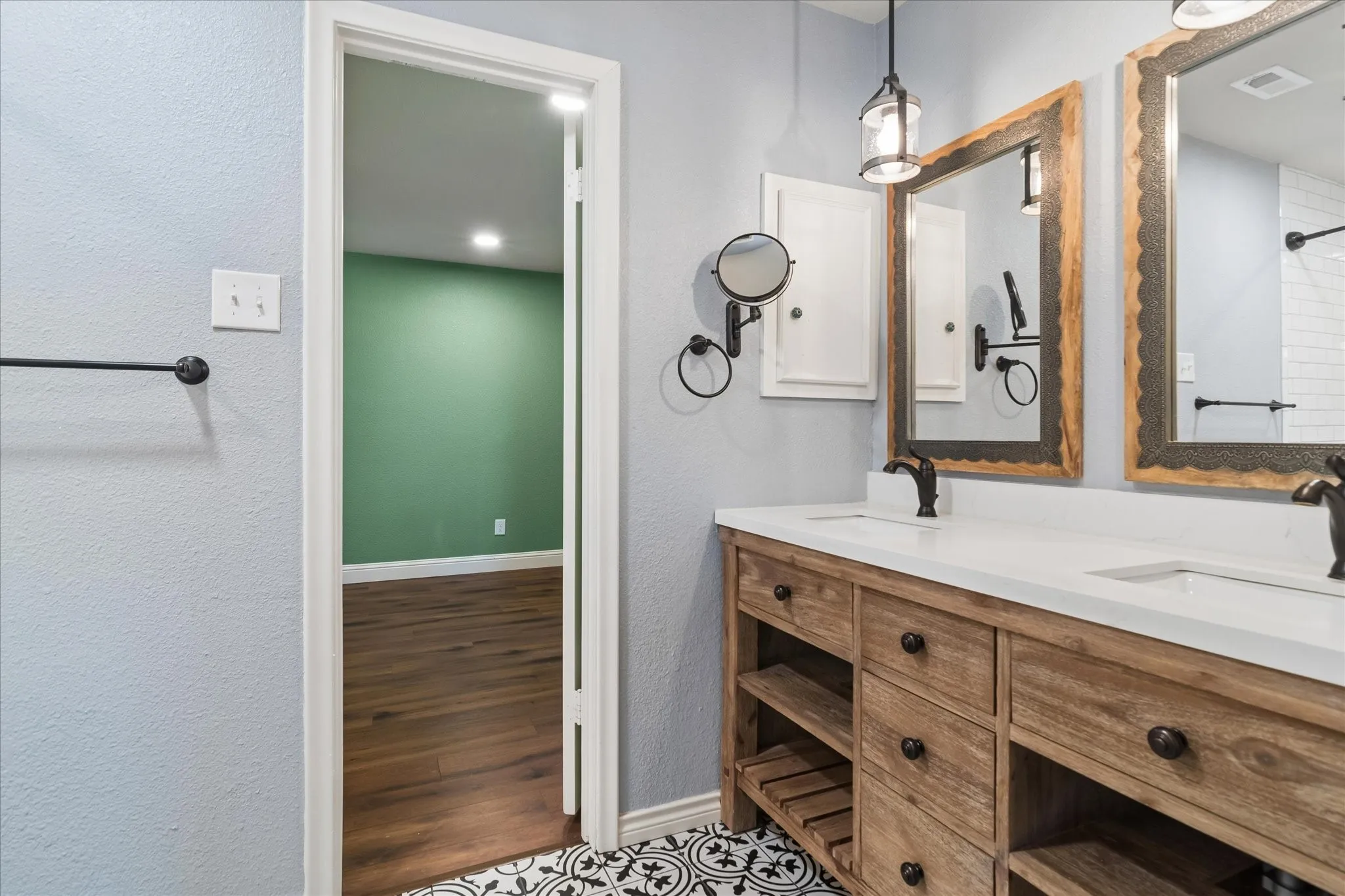Single Family Residence For Sale in Dallas County , 3207 Grantwood Drive, Dallas, Texas 75229, 4 Bedroom, 3 Bathroom, 2 Garage spaces, 2,276 Sqft, built in 1968, mls#21383484, Real Estate Agent in Dallas, Homes For Sale in Dallas county, Homes For Sale in Dallas, Realtor in Dallas Texas, Real Estate Brokerage Independent Realty Texas, Luminita Cordes Realtor