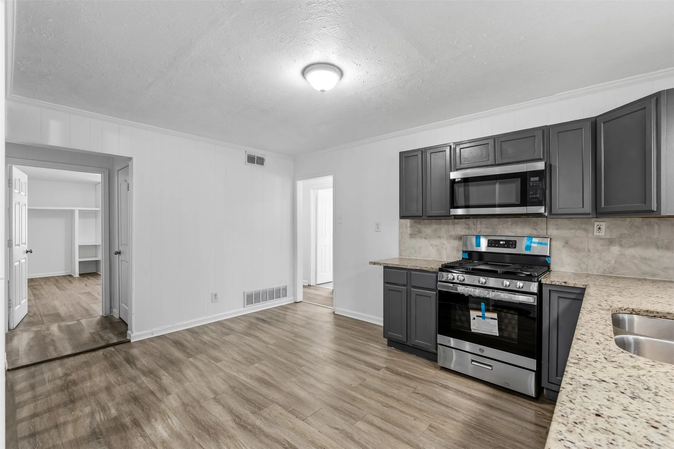 Single Family Residence For Sale in Dallas County , 2508 Syracuse Drive, Irving, Texas 75062, 5 Bedroom, 3 Bathroom, 2 Garage spaces, 2,238 Sqft, built in 1963, mls#21383472, Real Estate Agent in Irving, Homes For Sale in Dallas county, Homes For Sale in Irving, Realtor in Irving Texas, Real Estate Brokerage Independent Realty Texas, Luminita Cordes Realtor