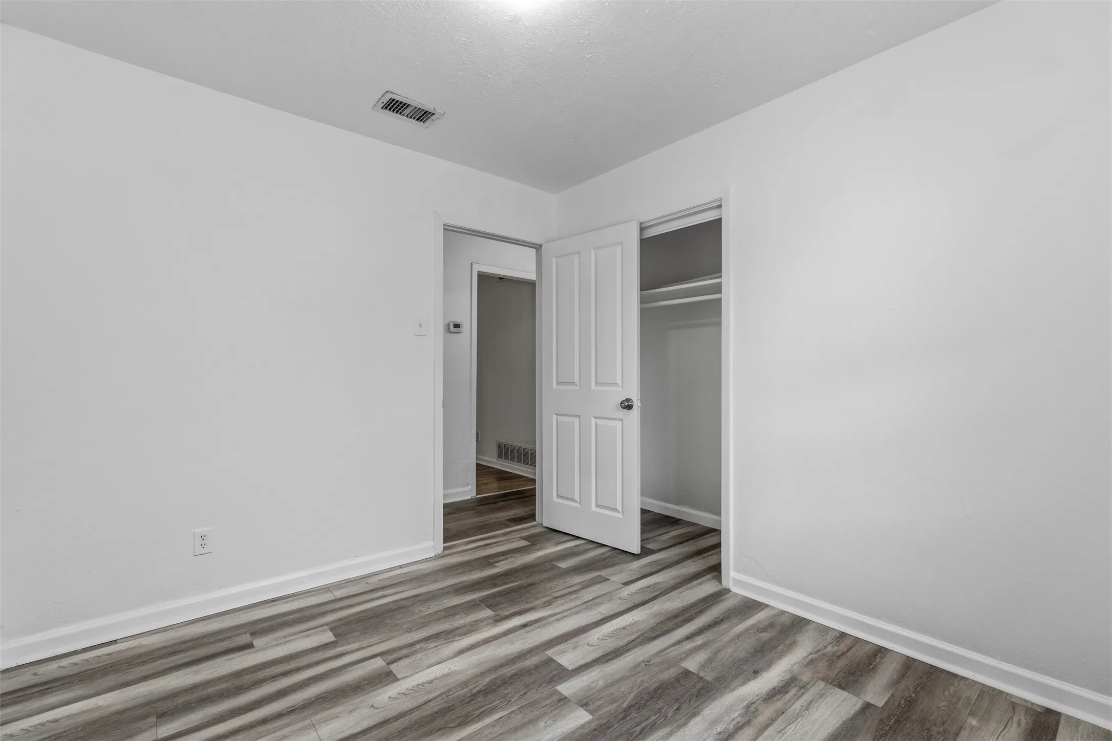 Single Family Residence For Sale in Dallas County , 2508 Syracuse Drive, Irving, Texas 75062, 5 Bedroom, 3 Bathroom, 2 Garage spaces, 2,238 Sqft, built in 1963, mls#21383472, Real Estate Agent in Irving, Homes For Sale in Dallas county, Homes For Sale in Irving, Realtor in Irving Texas, Real Estate Brokerage Independent Realty Texas, Luminita Cordes Realtor