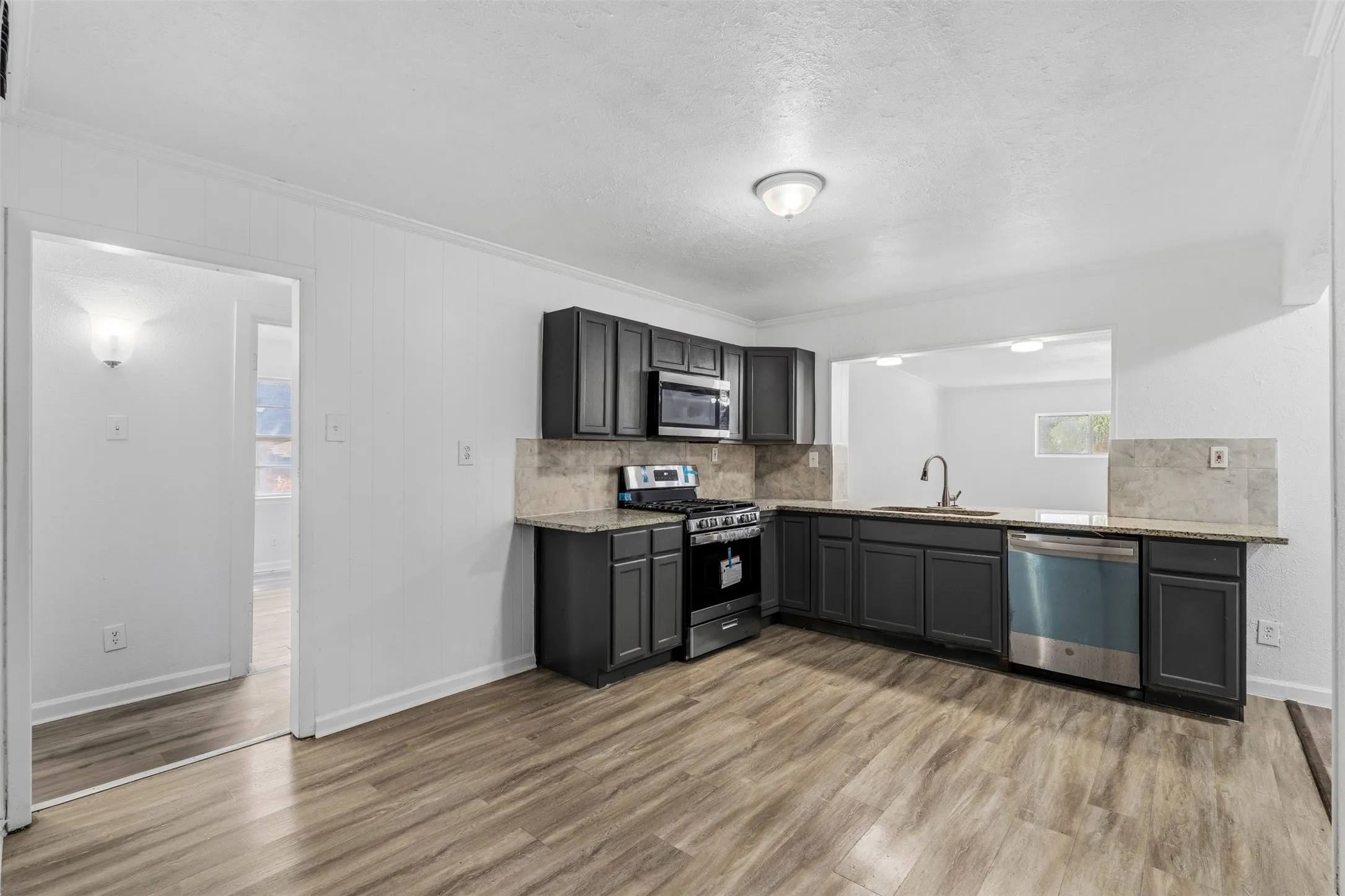 Single Family Residence For Sale in Dallas County , 2508 Syracuse Drive, Irving, Texas 75062, 5 Bedroom, 3 Bathroom, 2 Garage spaces, 2,238 Sqft, built in 1963, mls#21383472, Real Estate Agent in Irving, Homes For Sale in Dallas county, Homes For Sale in Irving, Realtor in Irving Texas, Real Estate Brokerage Independent Realty Texas, Luminita Cordes Realtor