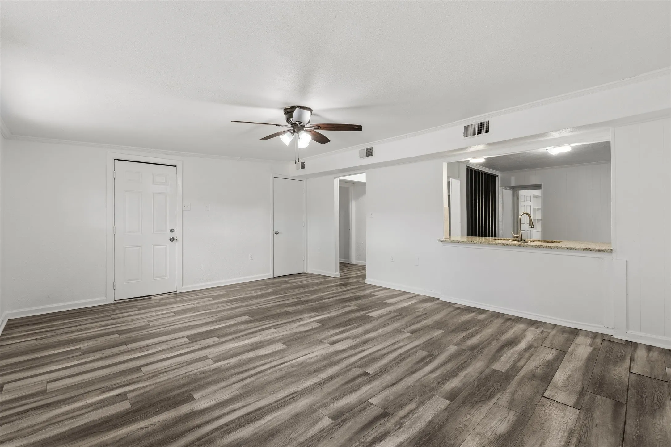 Single Family Residence For Sale in Dallas County , 2508 Syracuse Drive, Irving, Texas 75062, 5 Bedroom, 3 Bathroom, 2 Garage spaces, 2,238 Sqft, built in 1963, mls#21383472, Real Estate Agent in Irving, Homes For Sale in Dallas county, Homes For Sale in Irving, Realtor in Irving Texas, Real Estate Brokerage Independent Realty Texas, Luminita Cordes Realtor