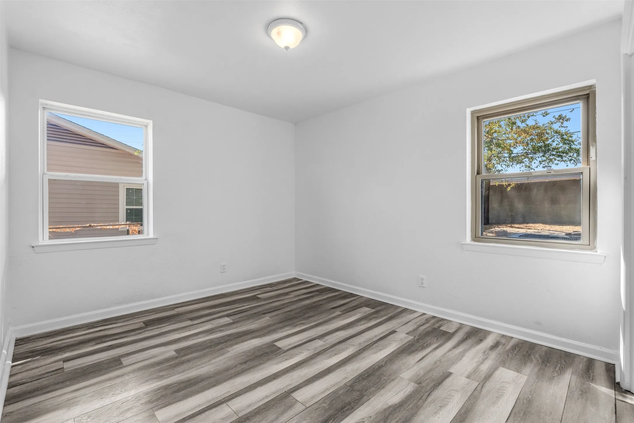 Single Family Residence For Sale in Dallas County , 2508 Syracuse Drive, Irving, Texas 75062, 5 Bedroom, 3 Bathroom, 2 Garage spaces, 2,238 Sqft, built in 1963, mls#21383472, Real Estate Agent in Irving, Homes For Sale in Dallas county, Homes For Sale in Irving, Realtor in Irving Texas, Real Estate Brokerage Independent Realty Texas, Luminita Cordes Realtor