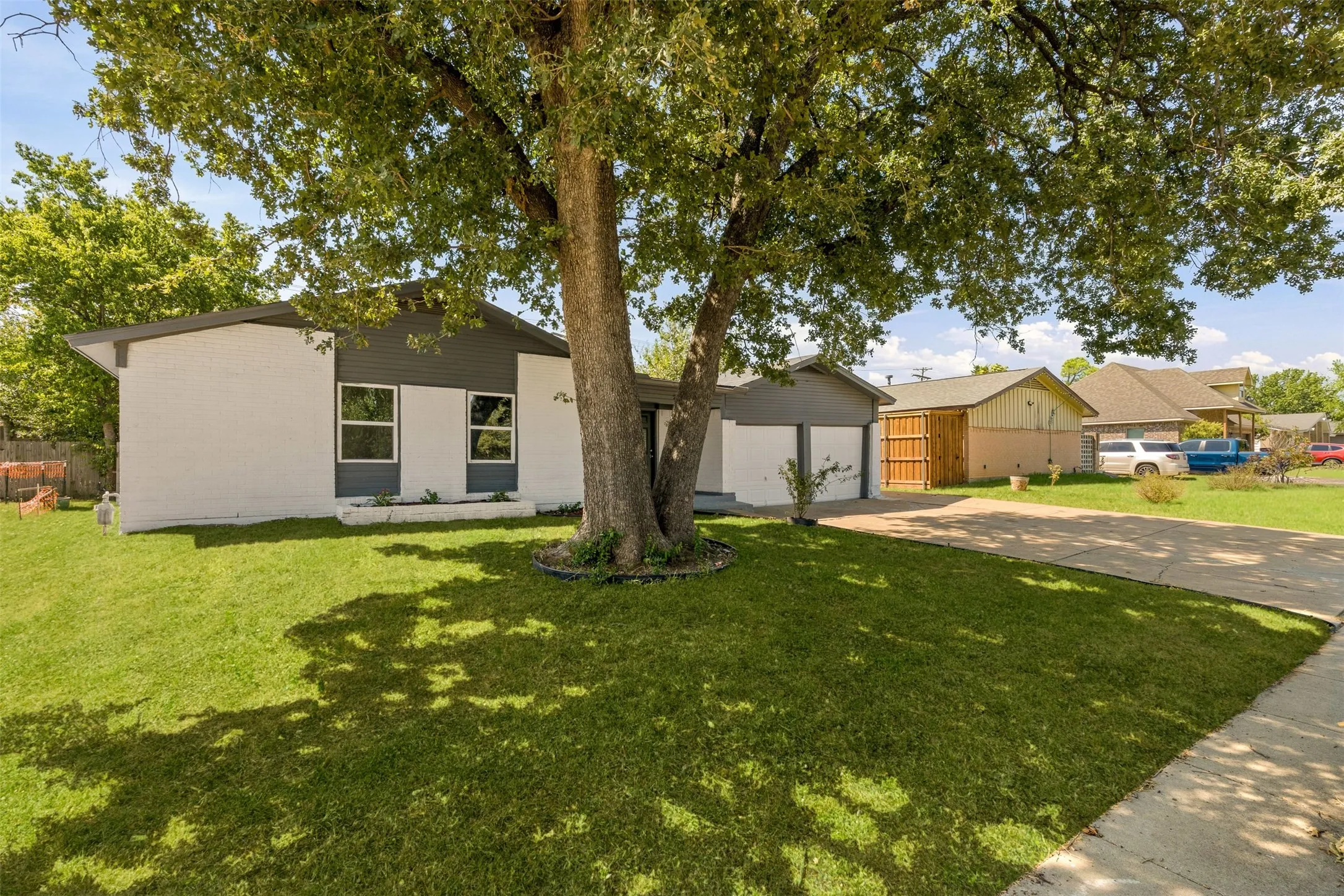 Single Family Residence For Sale in Dallas County , 2508 Syracuse Drive, Irving, Texas 75062, 5 Bedroom, 3 Bathroom, 2 Garage spaces, 2,238 Sqft, built in 1963, mls#21383472, Real Estate Agent in Irving, Homes For Sale in Dallas county, Homes For Sale in Irving, Realtor in Irving Texas, Real Estate Brokerage Independent Realty Texas, Luminita Cordes Realtor
