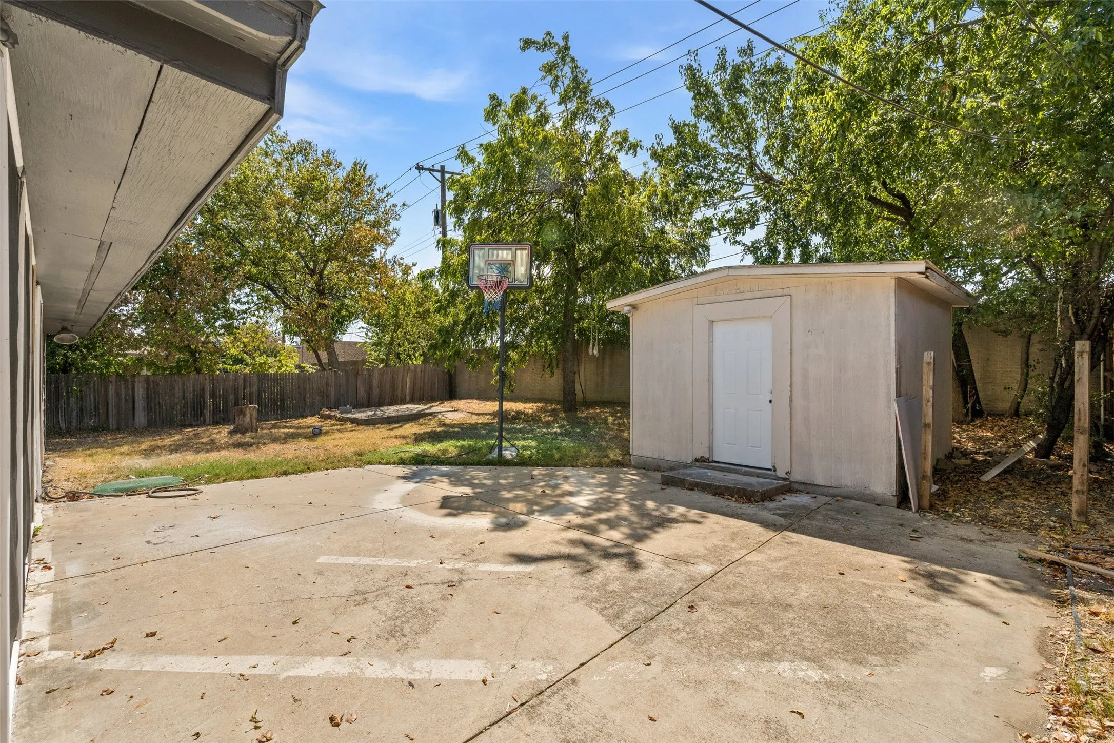 Single Family Residence For Sale in Dallas County , 2508 Syracuse Drive, Irving, Texas 75062, 5 Bedroom, 3 Bathroom, 2 Garage spaces, 2,238 Sqft, built in 1963, mls#21383472, Real Estate Agent in Irving, Homes For Sale in Dallas county, Homes For Sale in Irving, Realtor in Irving Texas, Real Estate Brokerage Independent Realty Texas, Luminita Cordes Realtor