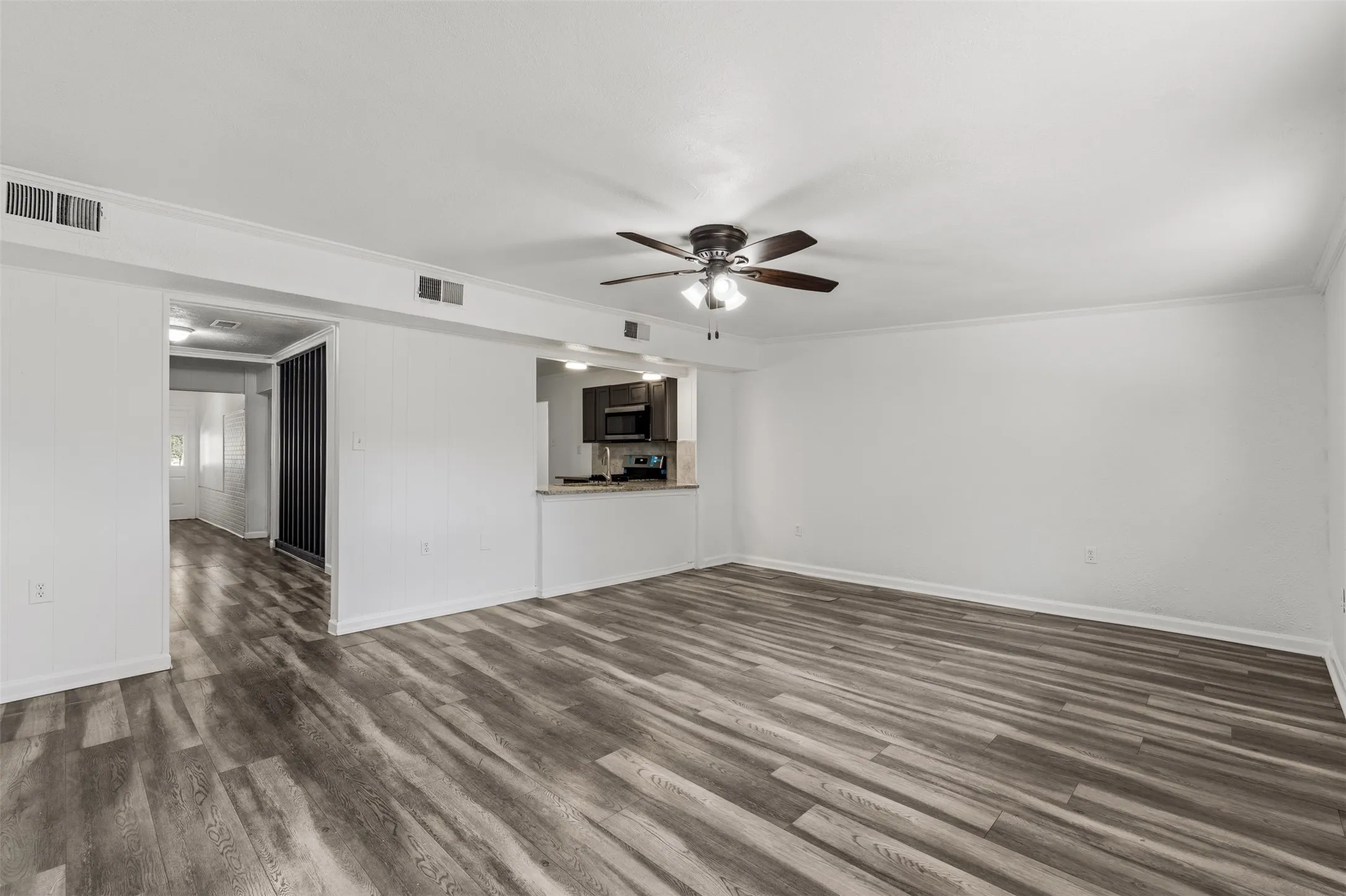 Single Family Residence For Sale in Dallas County , 2508 Syracuse Drive, Irving, Texas 75062, 5 Bedroom, 3 Bathroom, 2 Garage spaces, 2,238 Sqft, built in 1963, mls#21383472, Real Estate Agent in Irving, Homes For Sale in Dallas county, Homes For Sale in Irving, Realtor in Irving Texas, Real Estate Brokerage Independent Realty Texas, Luminita Cordes Realtor