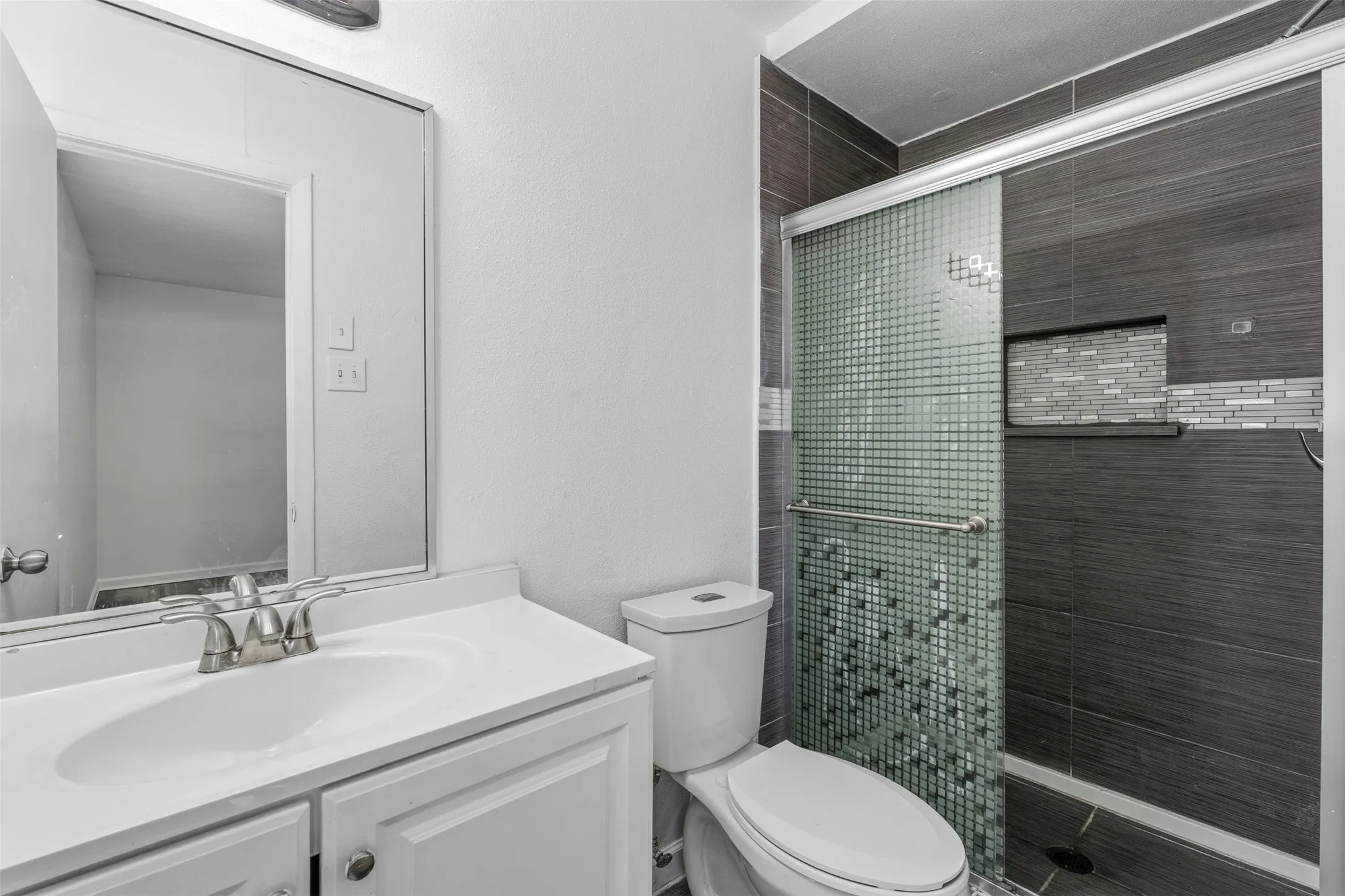 Single Family Residence For Sale in Dallas County , 2508 Syracuse Drive, Irving, Texas 75062, 5 Bedroom, 3 Bathroom, 2 Garage spaces, 2,238 Sqft, built in 1963, mls#21383472, Real Estate Agent in Irving, Homes For Sale in Dallas county, Homes For Sale in Irving, Realtor in Irving Texas, Real Estate Brokerage Independent Realty Texas, Luminita Cordes Realtor