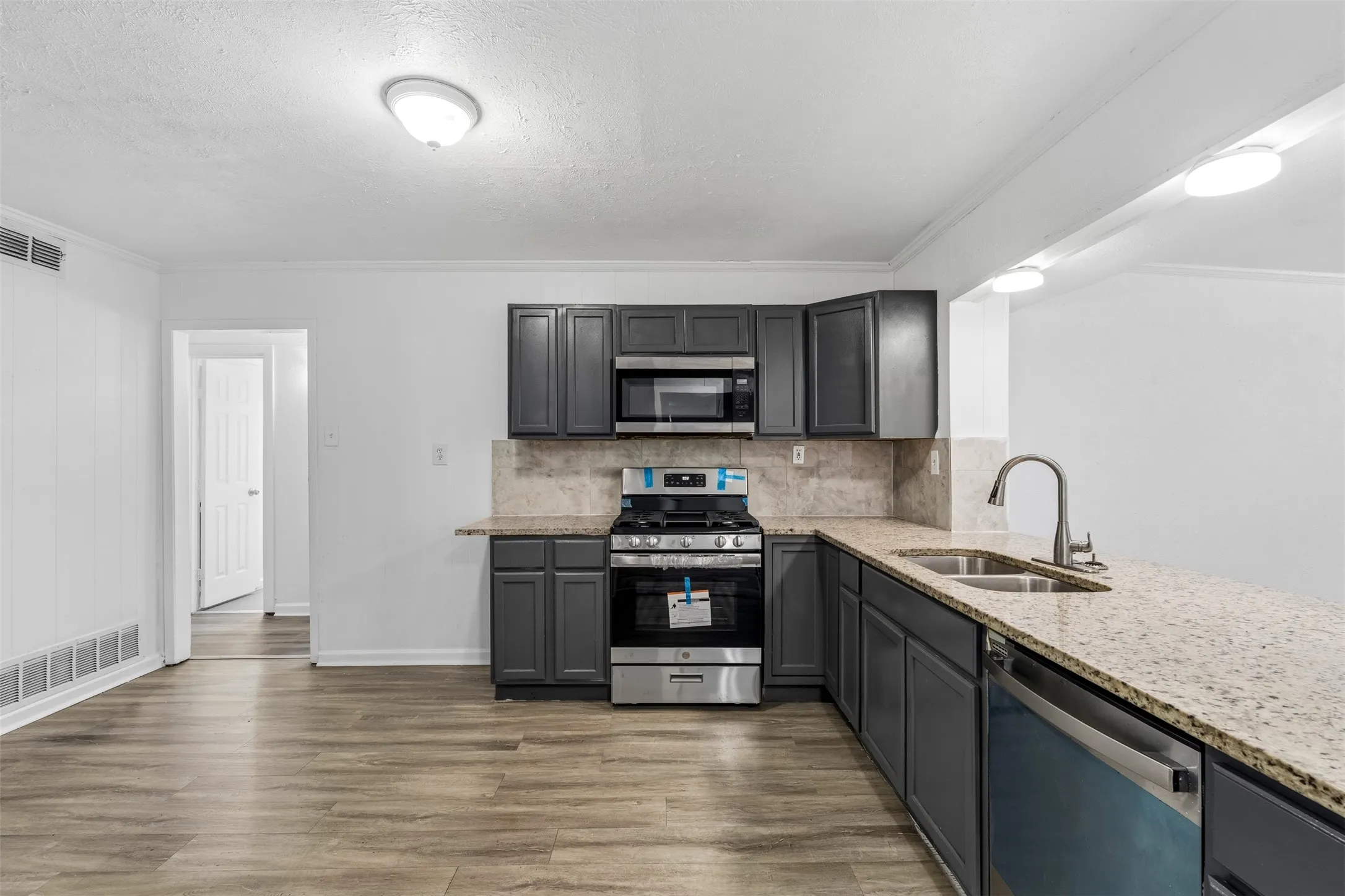 Single Family Residence For Sale in Dallas County , 2508 Syracuse Drive, Irving, Texas 75062, 5 Bedroom, 3 Bathroom, 2 Garage spaces, 2,238 Sqft, built in 1963, mls#21383472, Real Estate Agent in Irving, Homes For Sale in Dallas county, Homes For Sale in Irving, Realtor in Irving Texas, Real Estate Brokerage Independent Realty Texas, Luminita Cordes Realtor